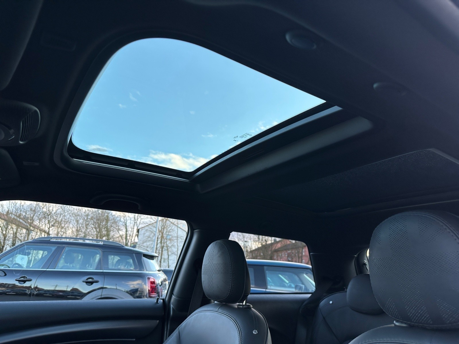 MINI - Cooper SE. MINI Yours Trim
