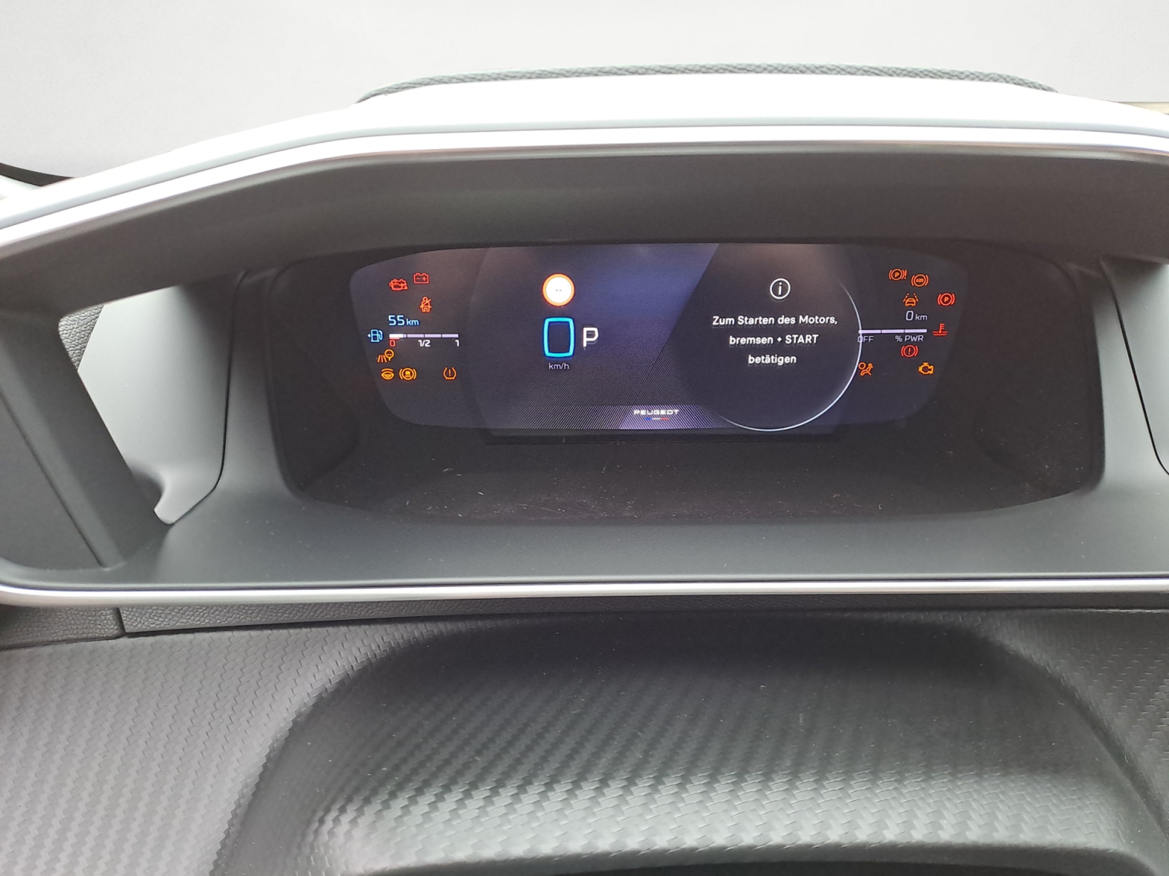 Peugeot - 2008 GT HYBRID 136 e-DSC6