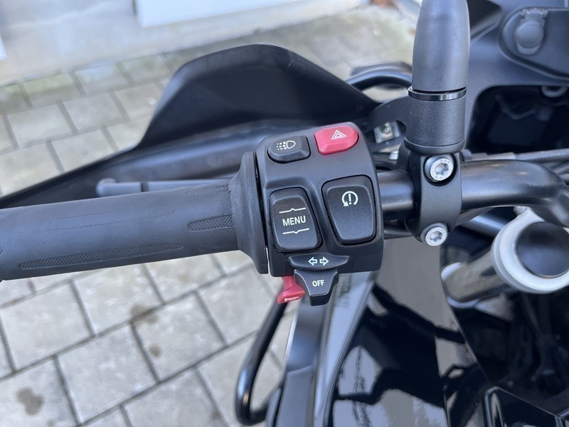 BMW Motorrad - F 750 GS mit Tieferlegung und niedriger Sitzbank