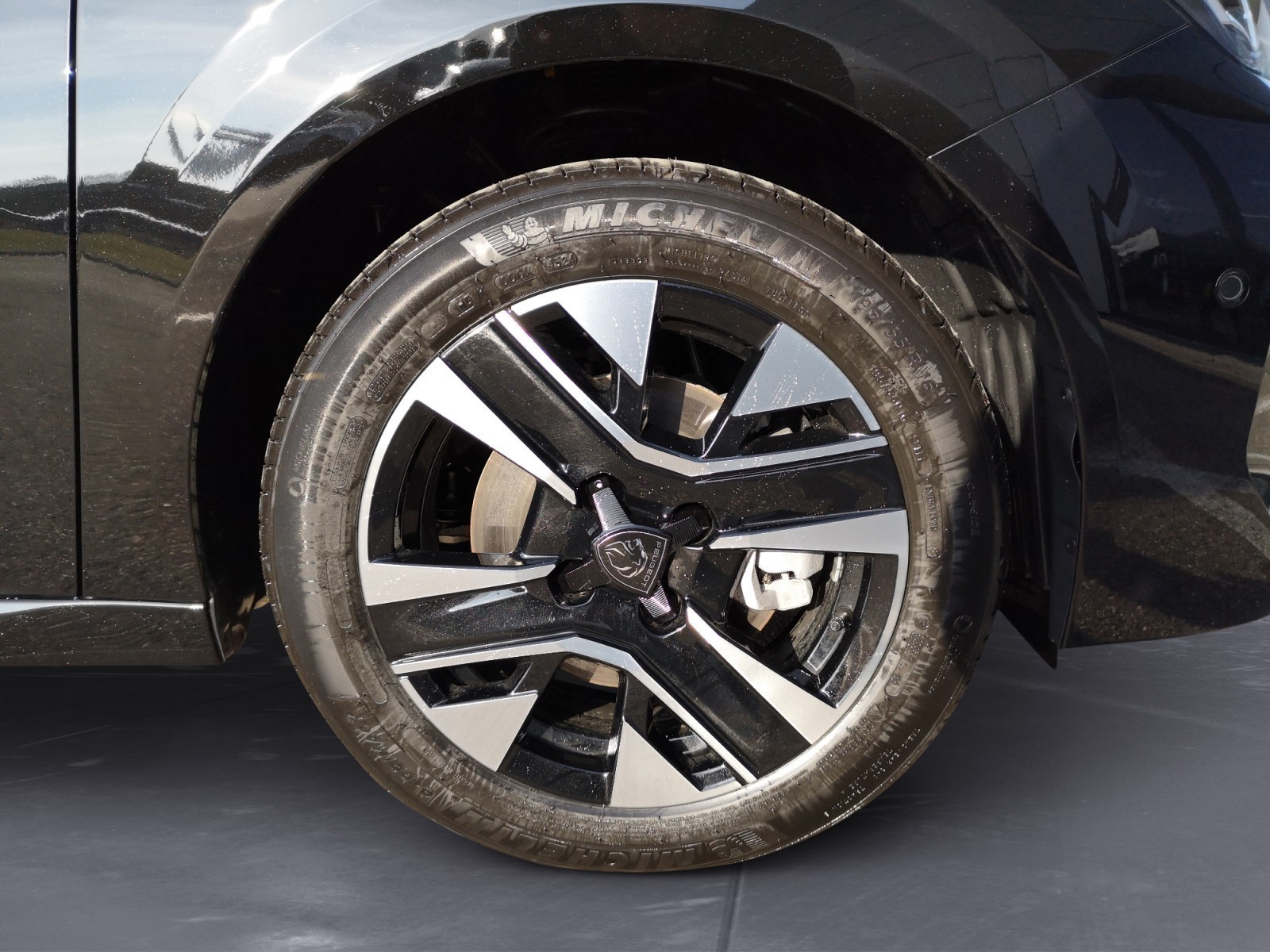 Peugeot - 208 Allure PureTech 100