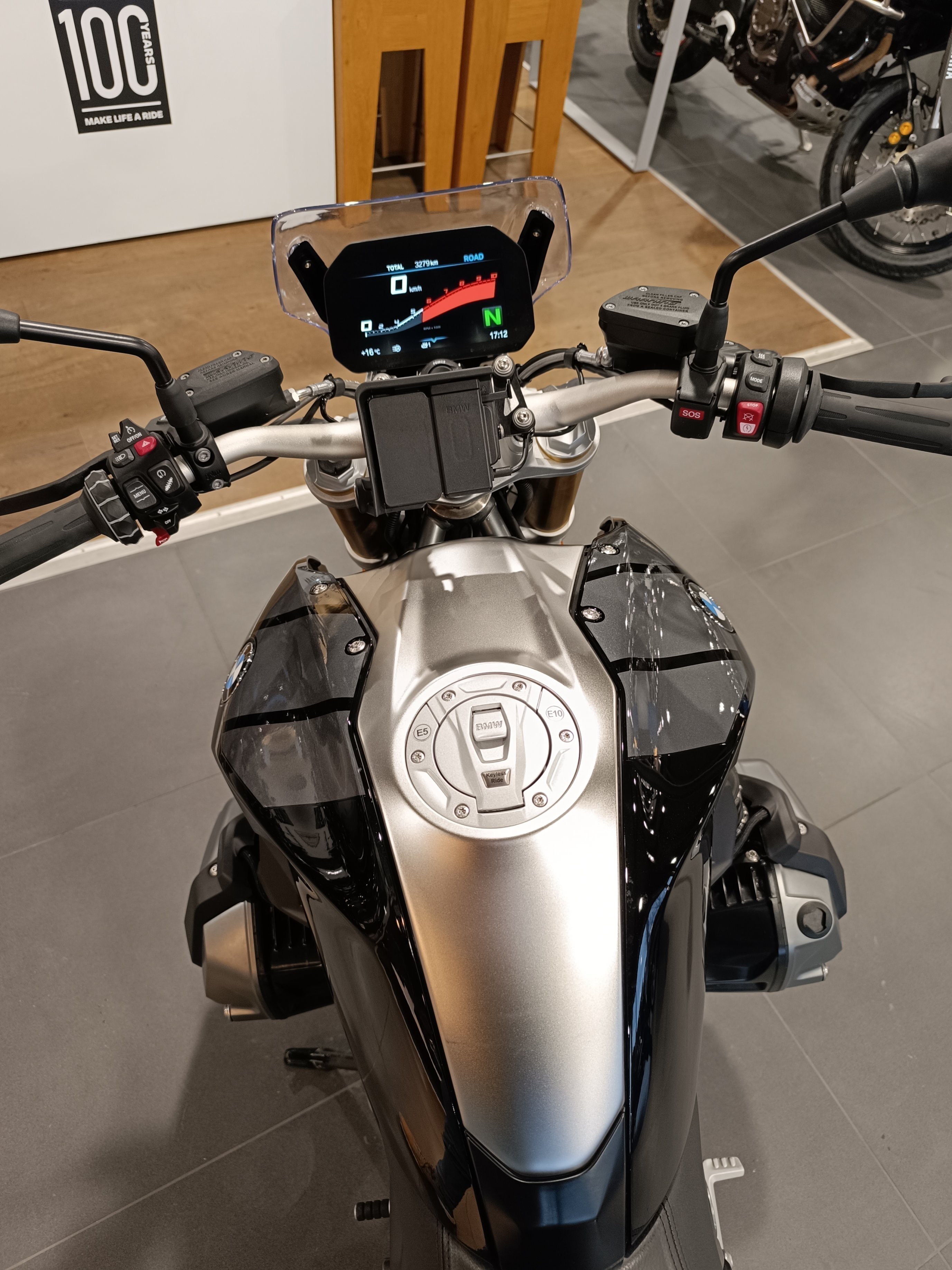 BMW Motorrad - R 1250 R mit Werksgarantie bis 2027