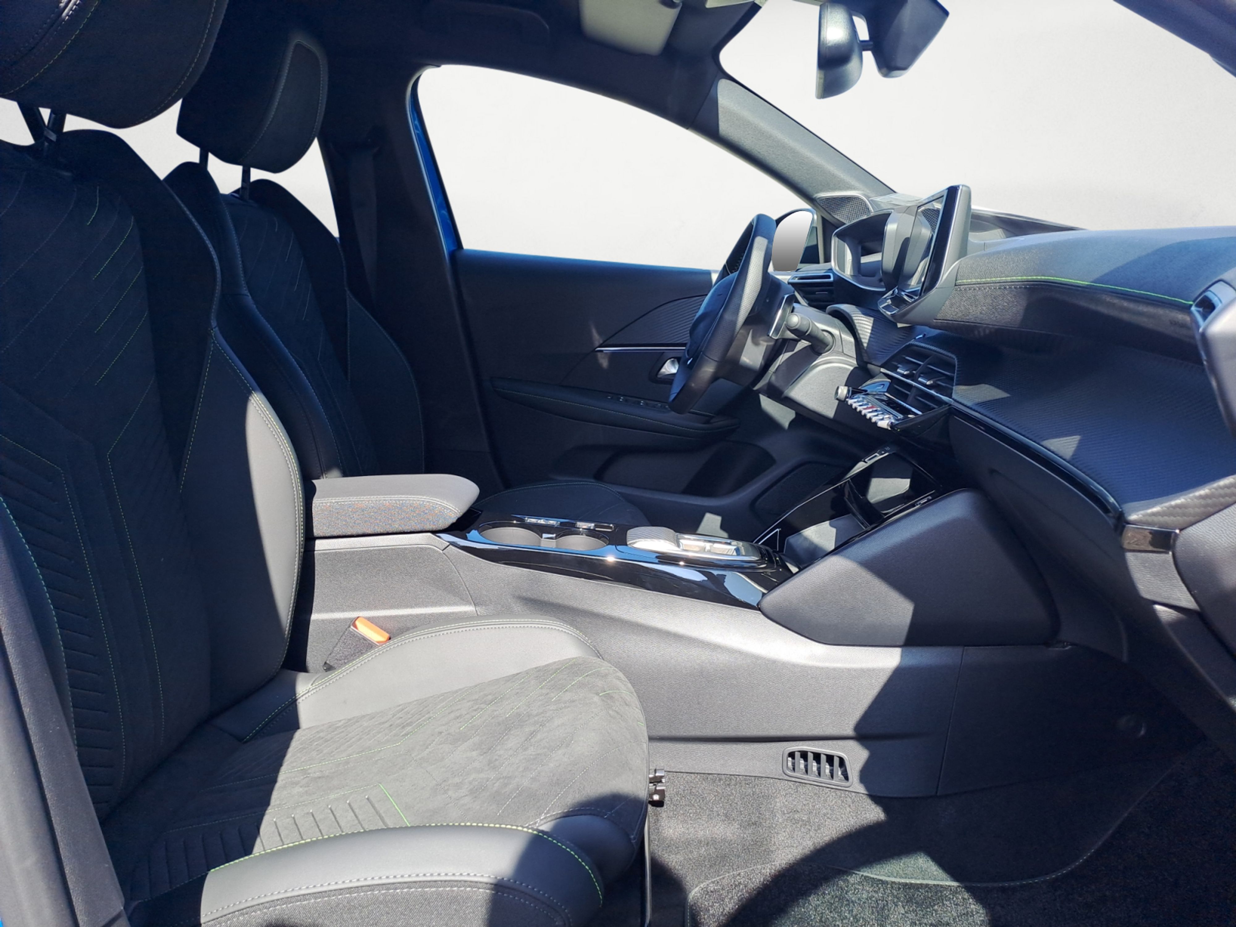 Peugeot - 208 GT HYBRID 136 e-DSC6