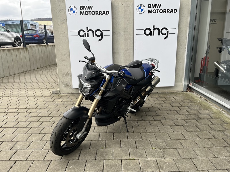 BMW Motorrad - F 800 R mit tiefer Sitzbank