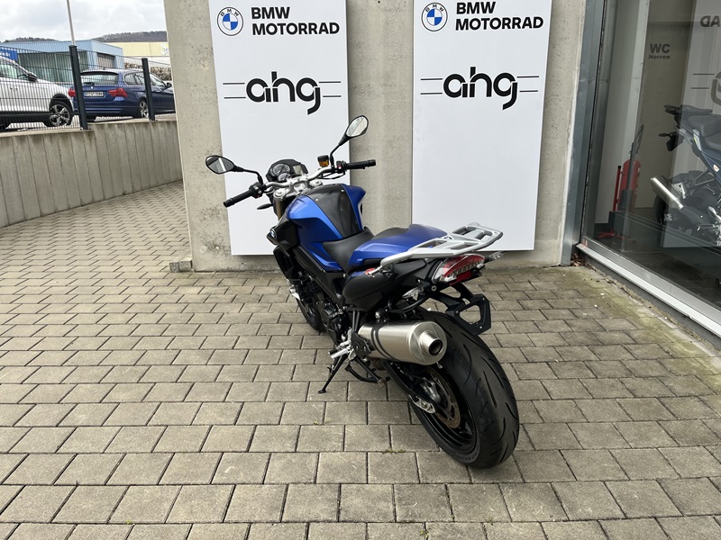 BMW Motorrad - F 800 R mit tiefer Sitzbank