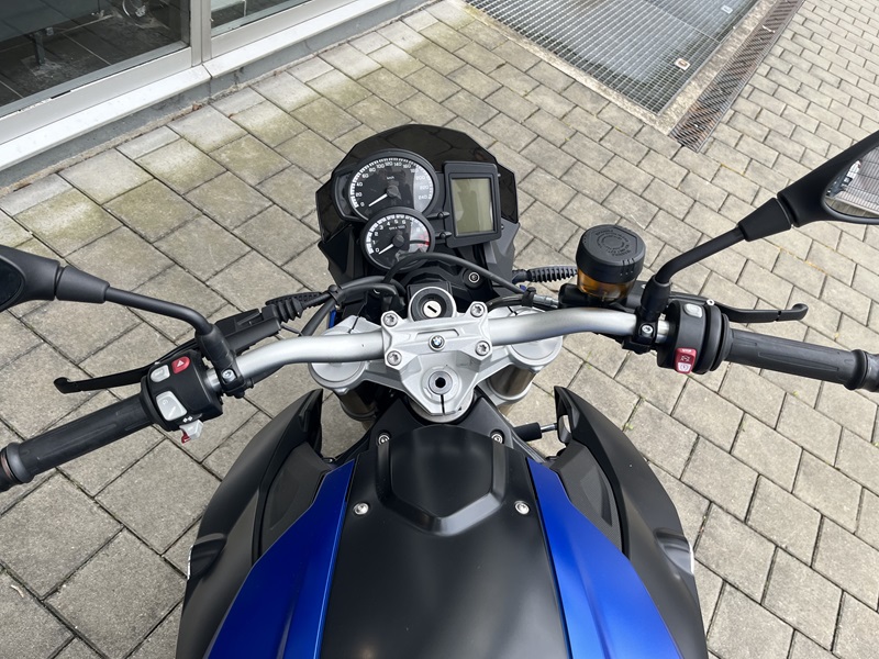 BMW Motorrad - F 800 R mit tiefer Sitzbank