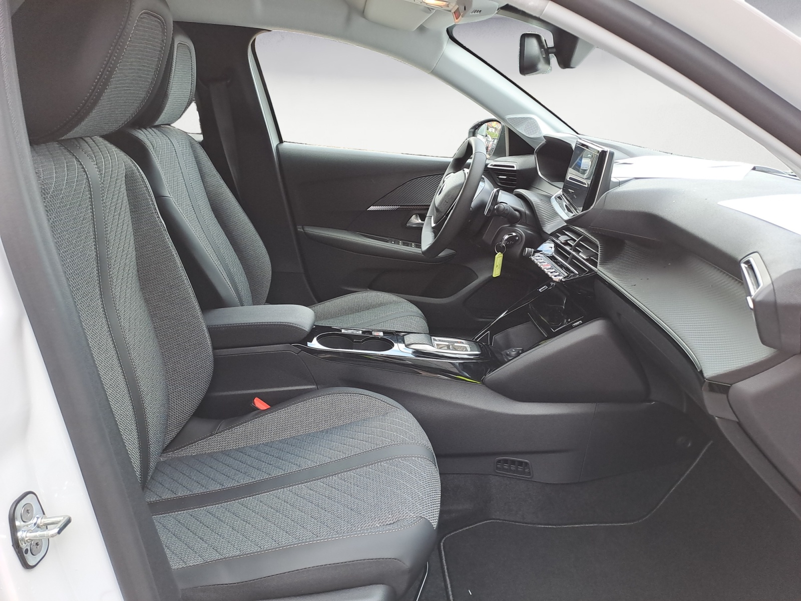 Peugeot - 208 Allure HYBRID 100 e-DSC6
