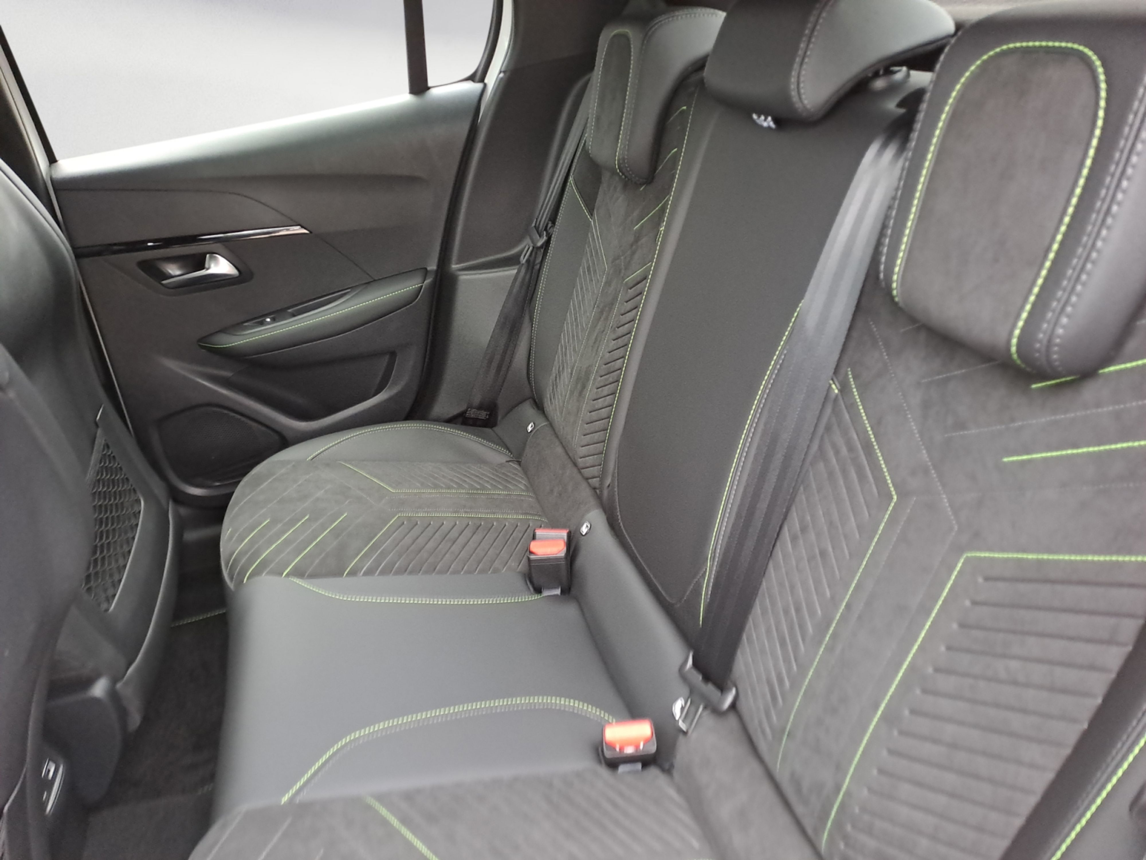Peugeot - 208 GT Hybrid 136 e-DSC6