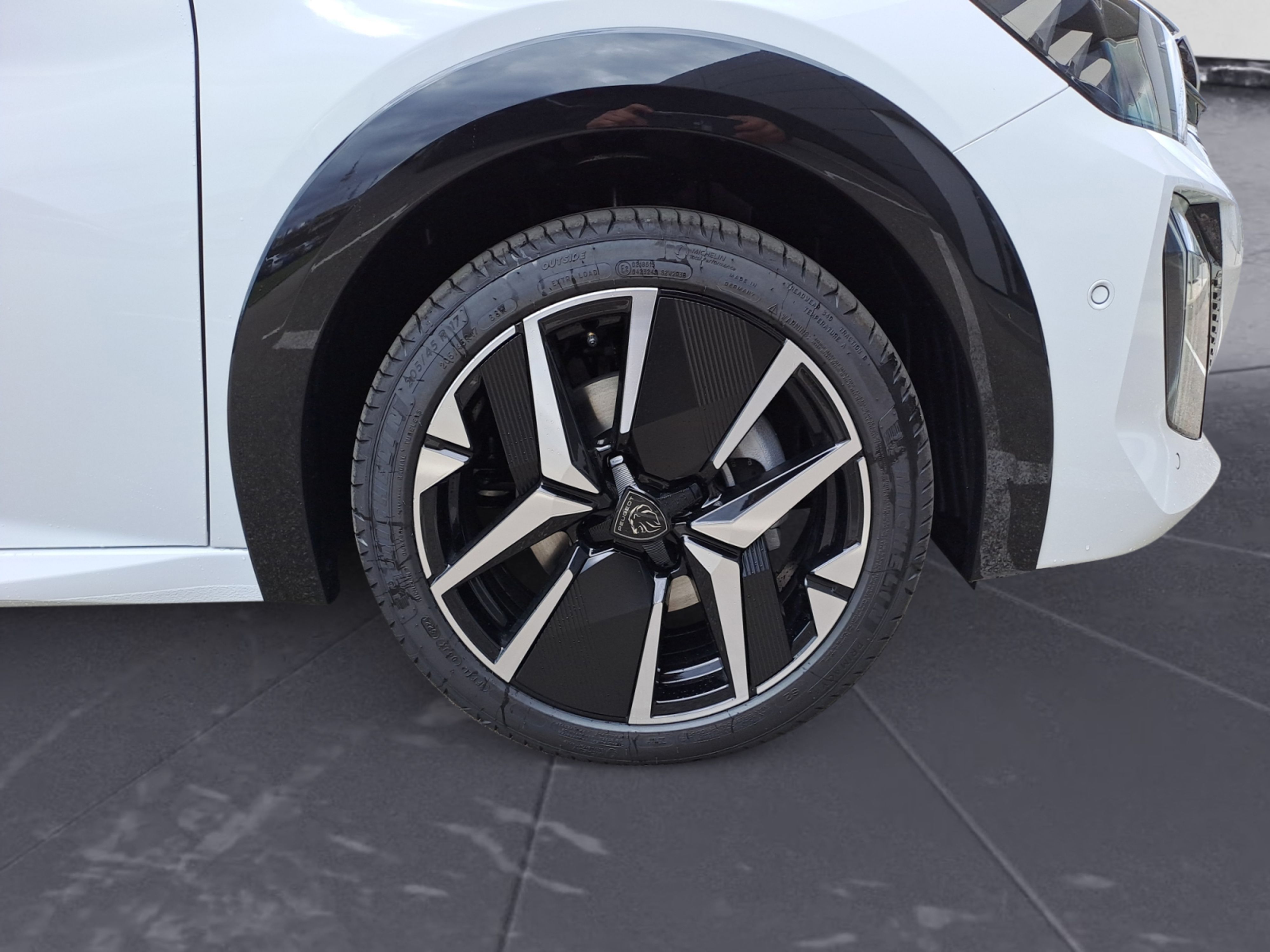Peugeot - 208 GT Hybrid 136 e-DSC6