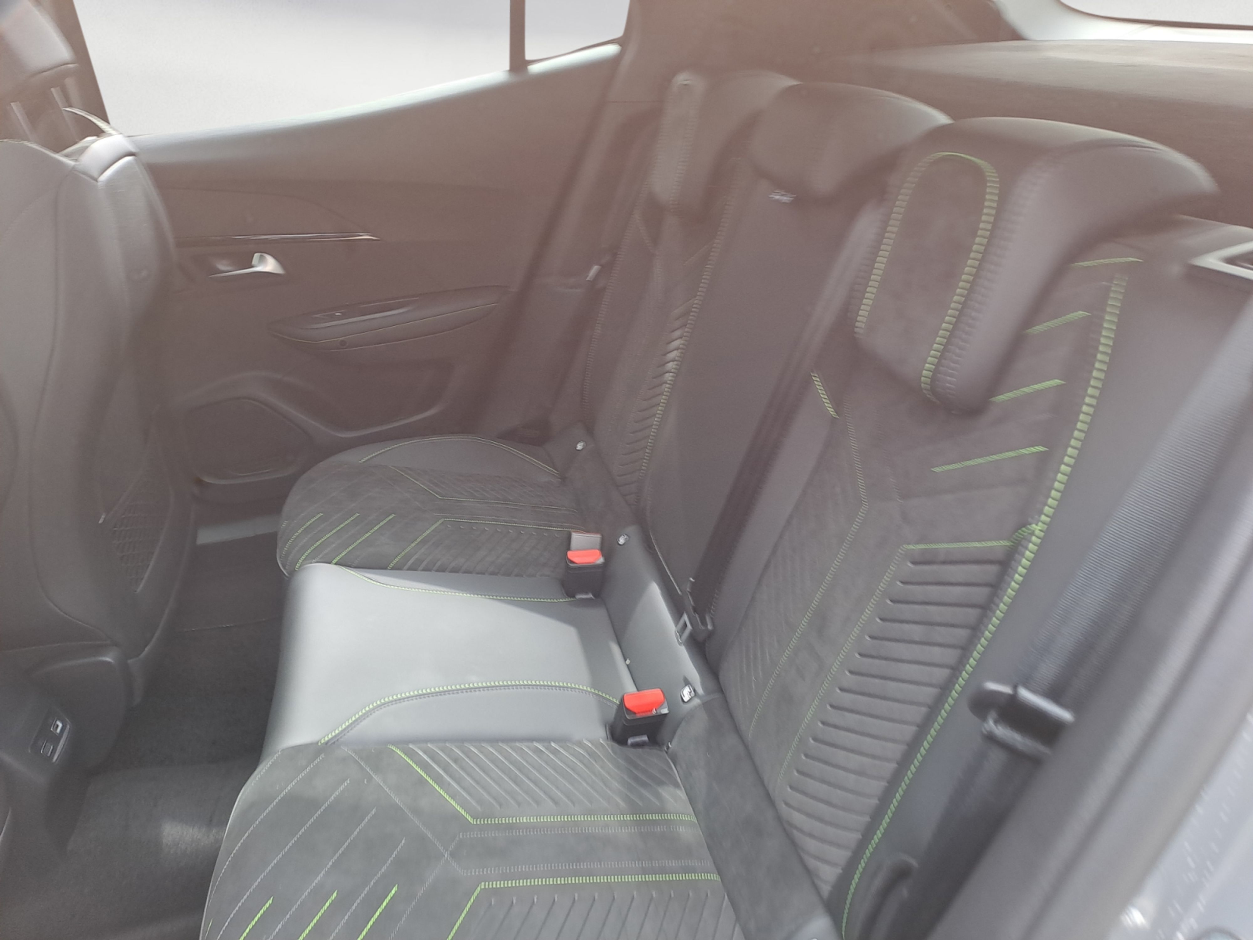 Peugeot - 2008 GT HYBRID 136 e-DSC6