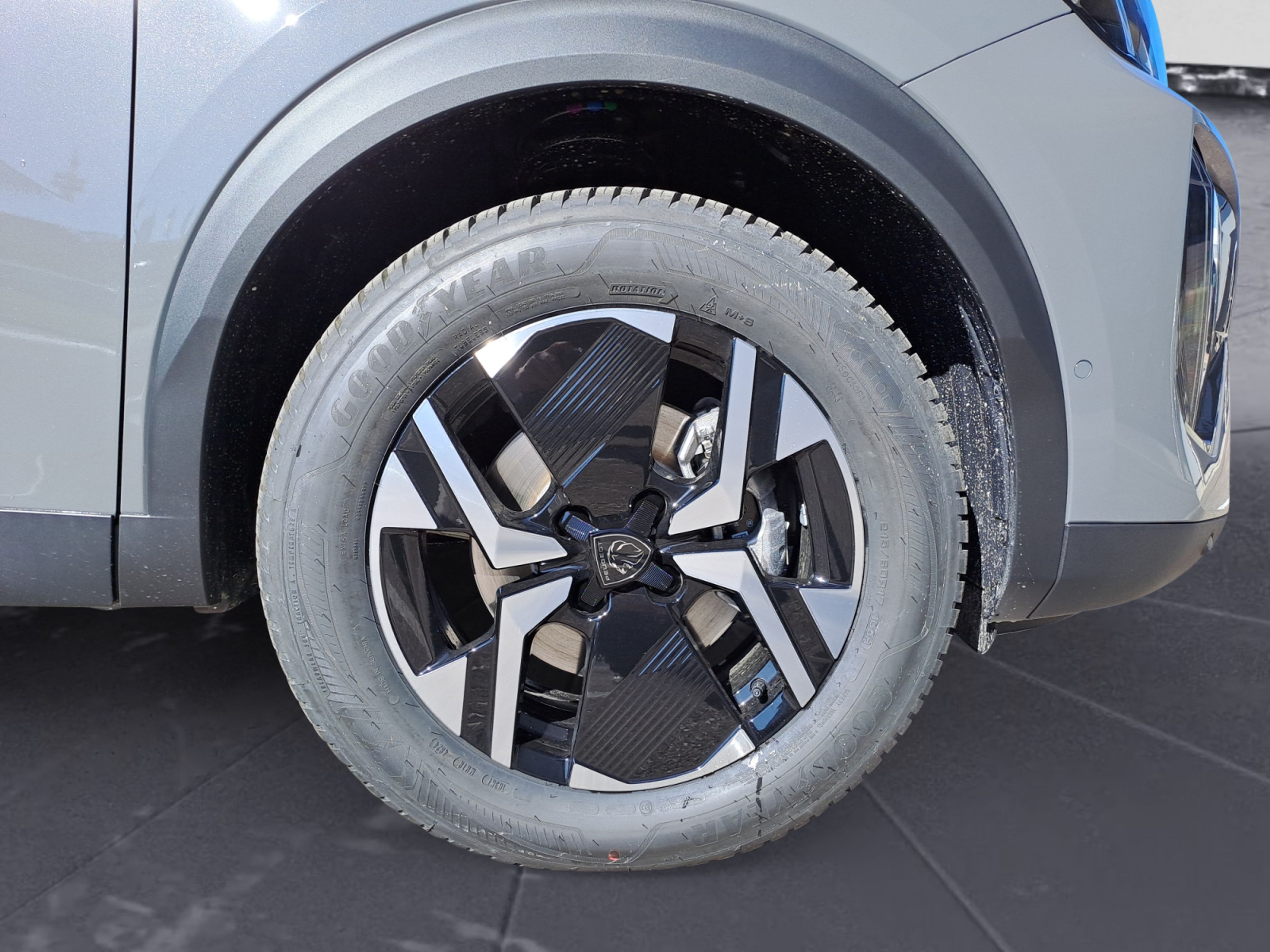 Peugeot - 2008 GT HYBRID 136 e-DSC6