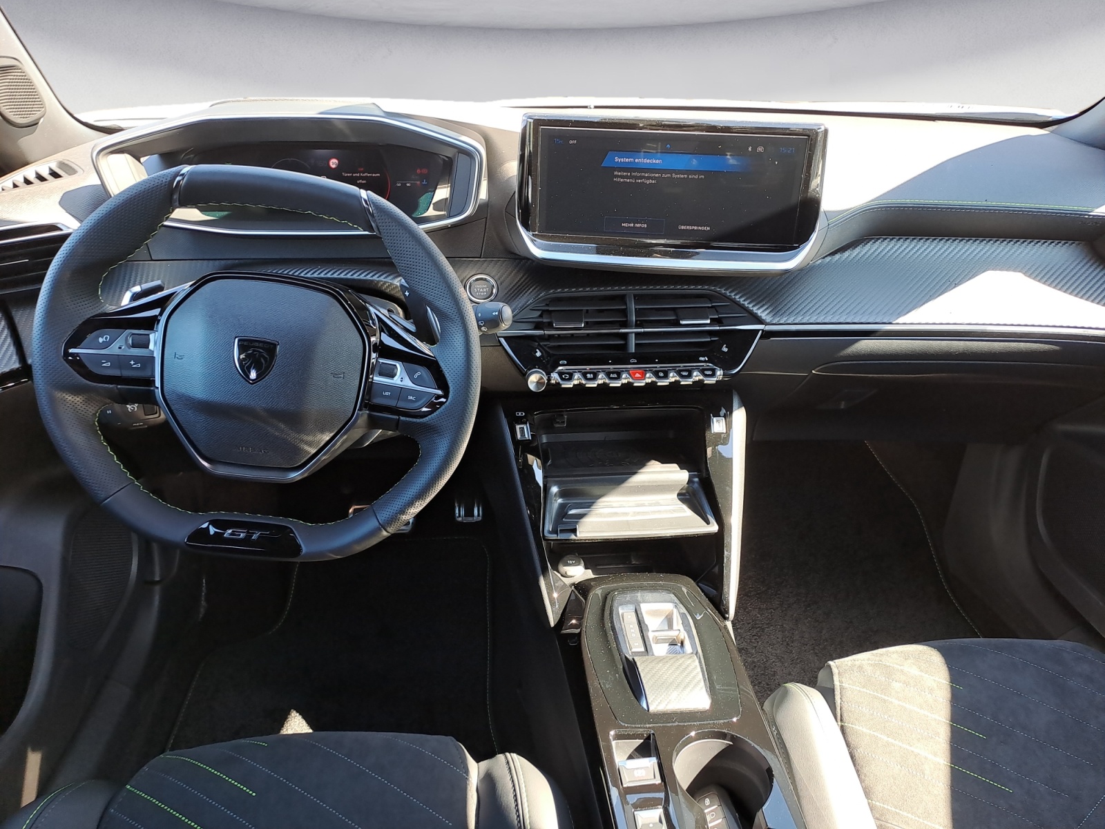 Peugeot - 2008 GT HYBRID 136 e-DSC6