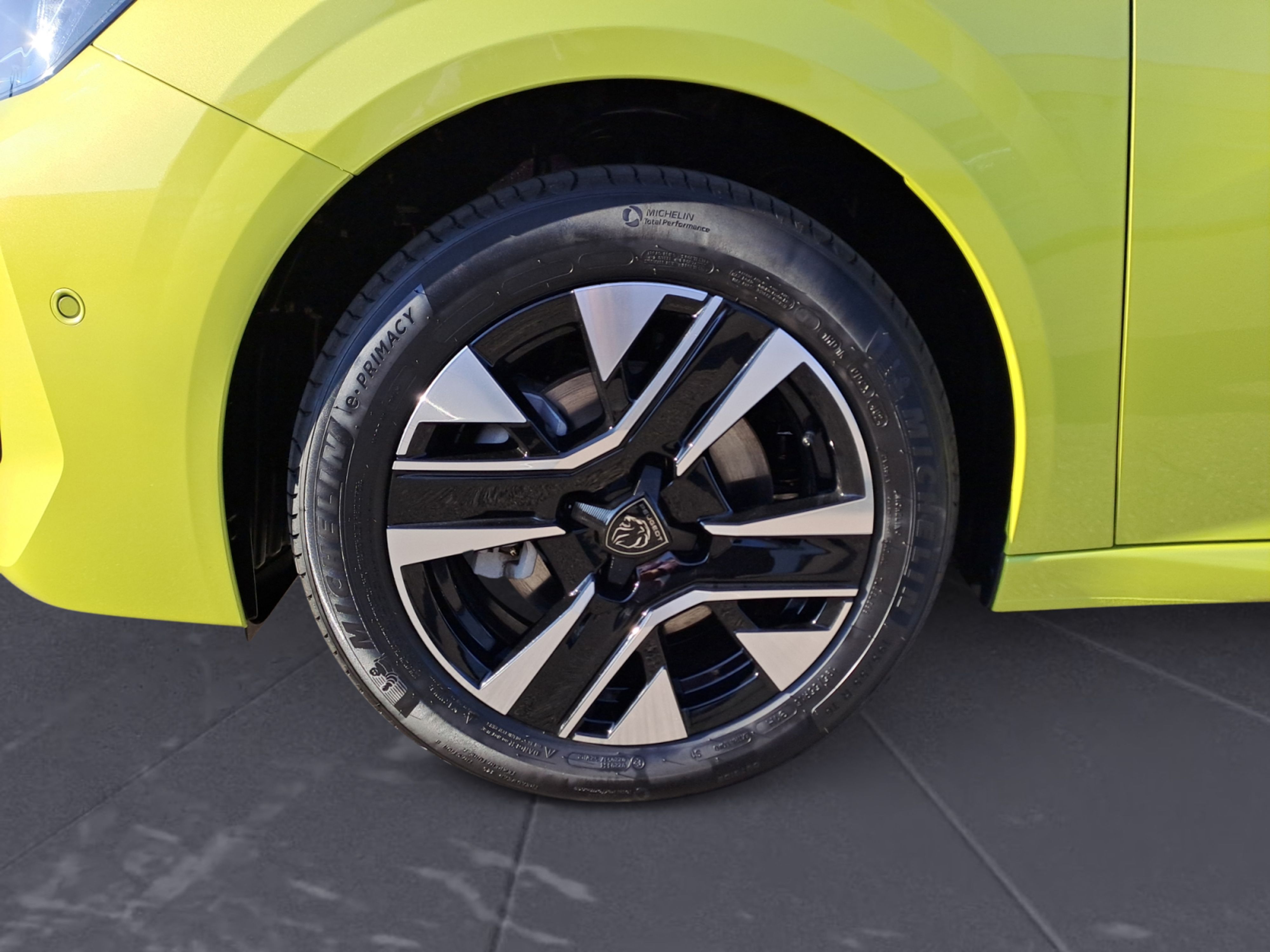 Peugeot - 208 PureTech 100 Allure