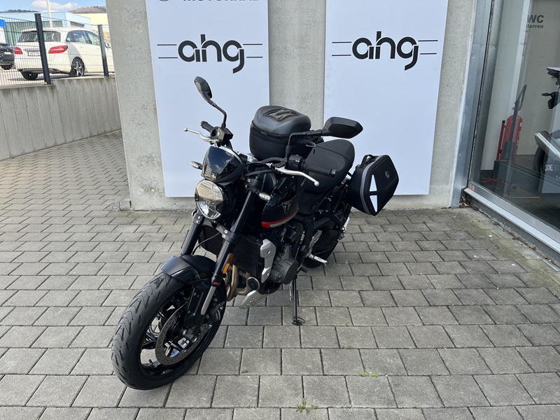 Triumph - Trident inkl. Koffer und Tankrucksack