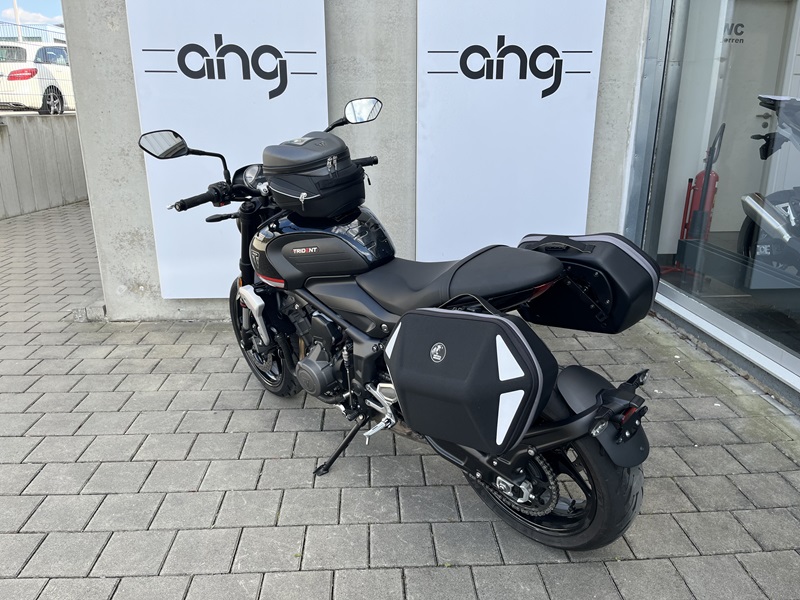 Triumph - Trident inkl. Koffer und Tankrucksack