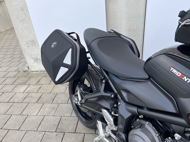 Triumph - Trident inkl. Koffer und Tankrucksack