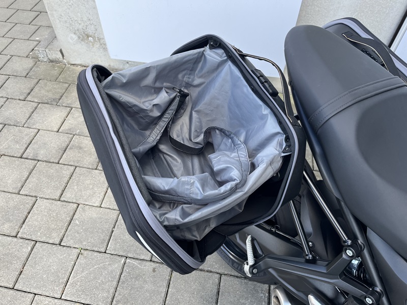 Triumph - Trident inkl. Koffer und Tankrucksack