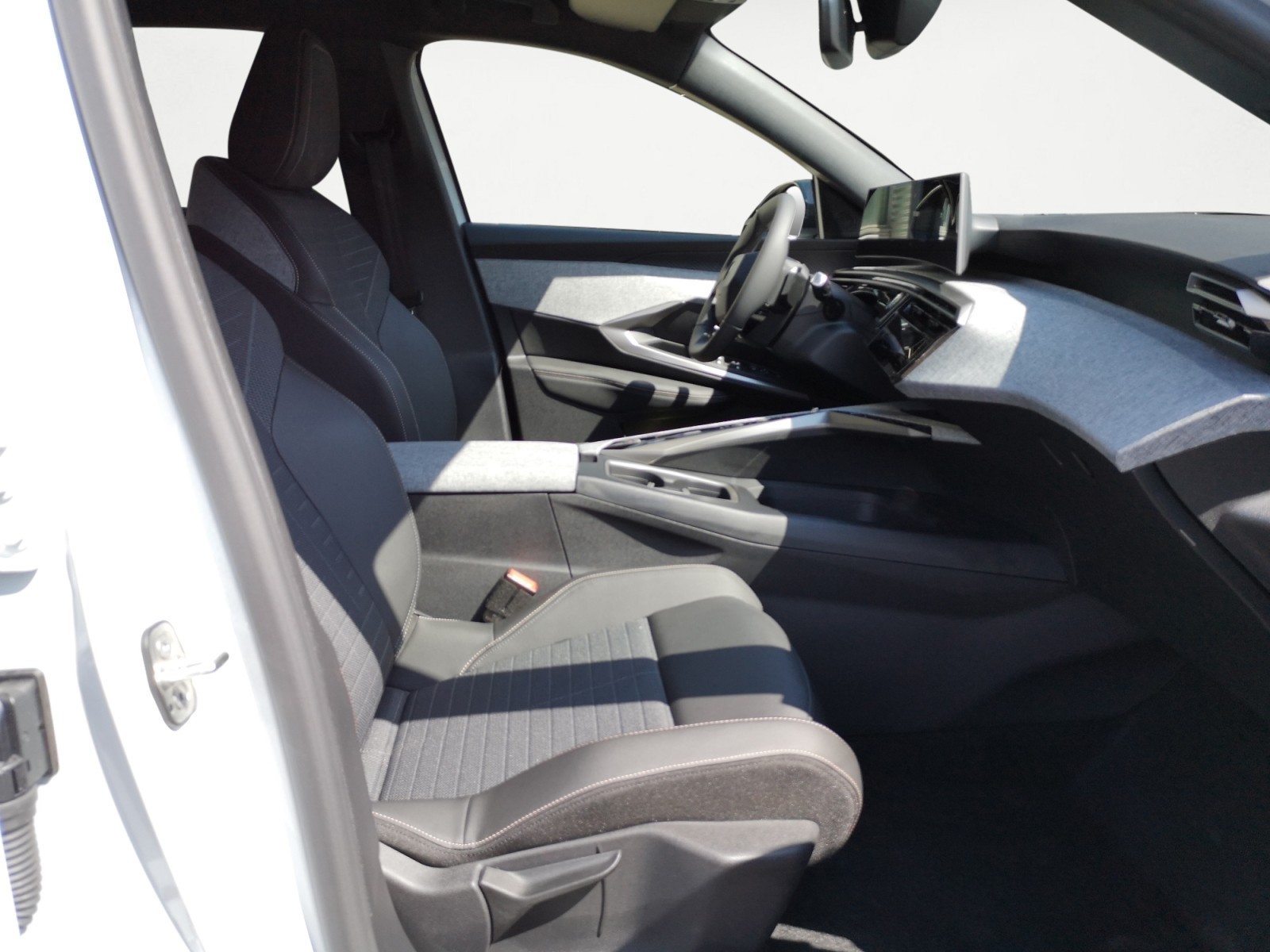 Peugeot - 5008 Allure Hybrid 136 e-DSC6