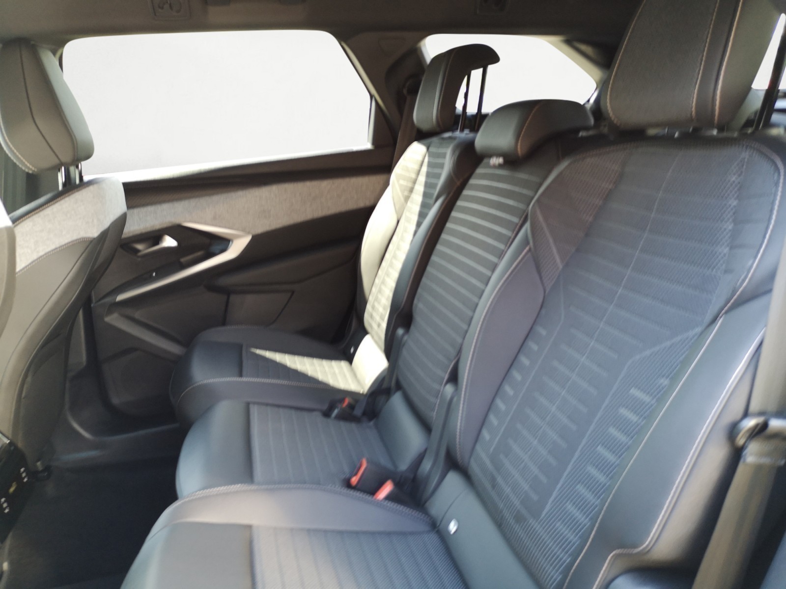 Peugeot - 5008 Allure Hybrid 136 e-DSC6