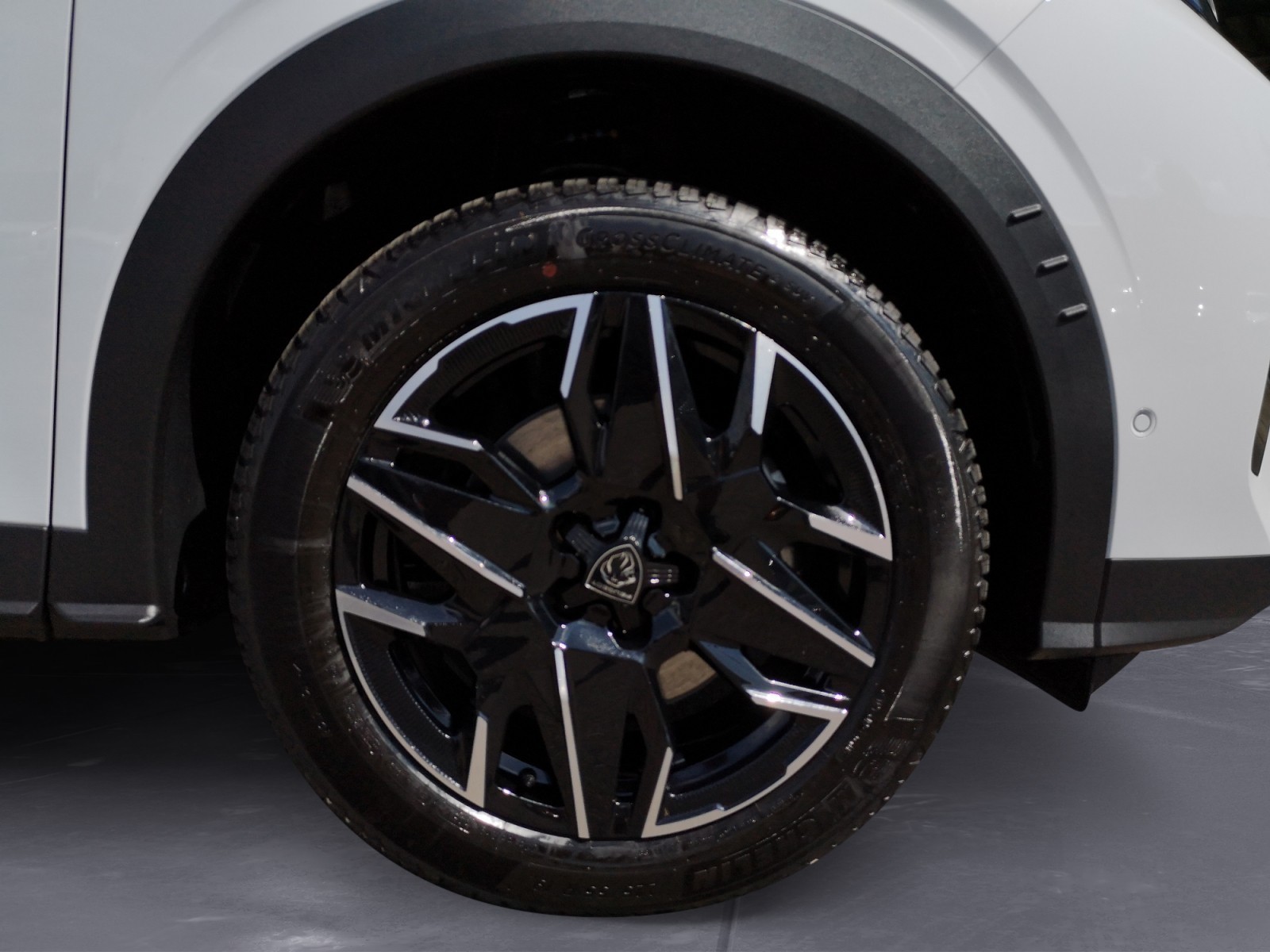 Peugeot - 5008 Allure Hybrid 136 e-DSC6