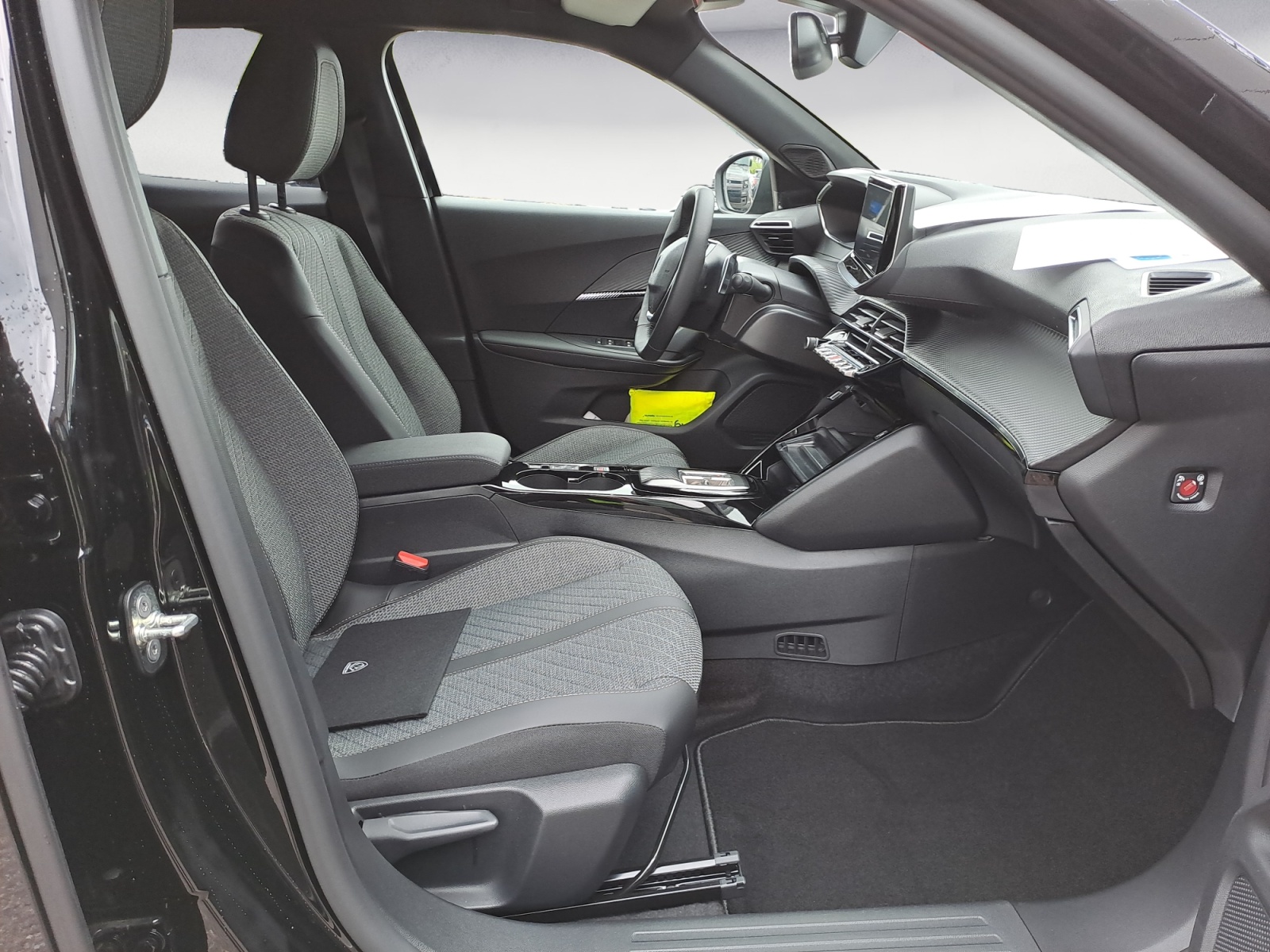 Peugeot - 2008 ALLURE HYBRID 136 e-DSC6