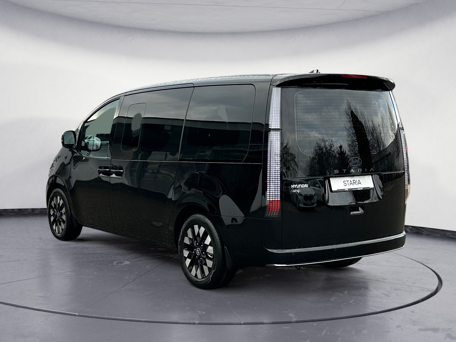 Hyundai - STARIA 7-Sitzer HEV Signature