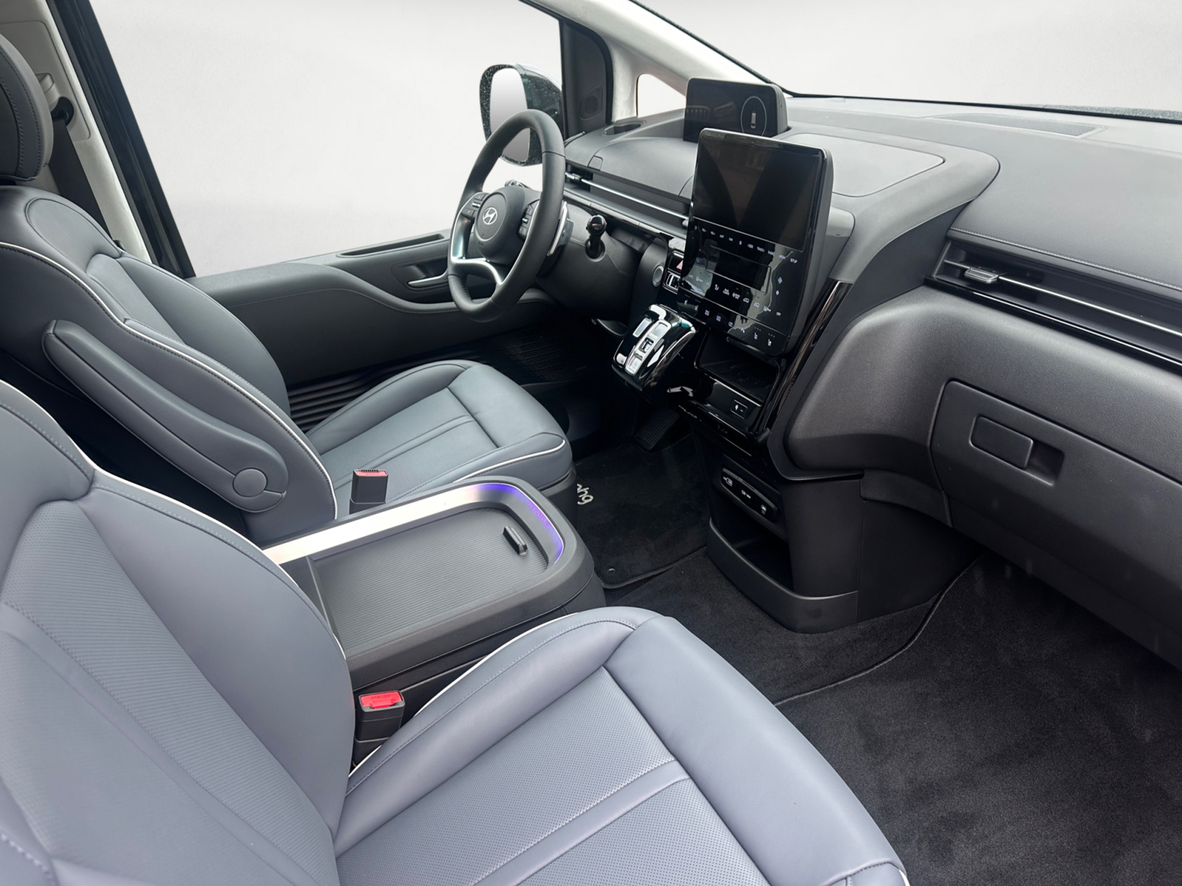 Hyundai - STARIA 7-Sitzer HYBRID 1.6