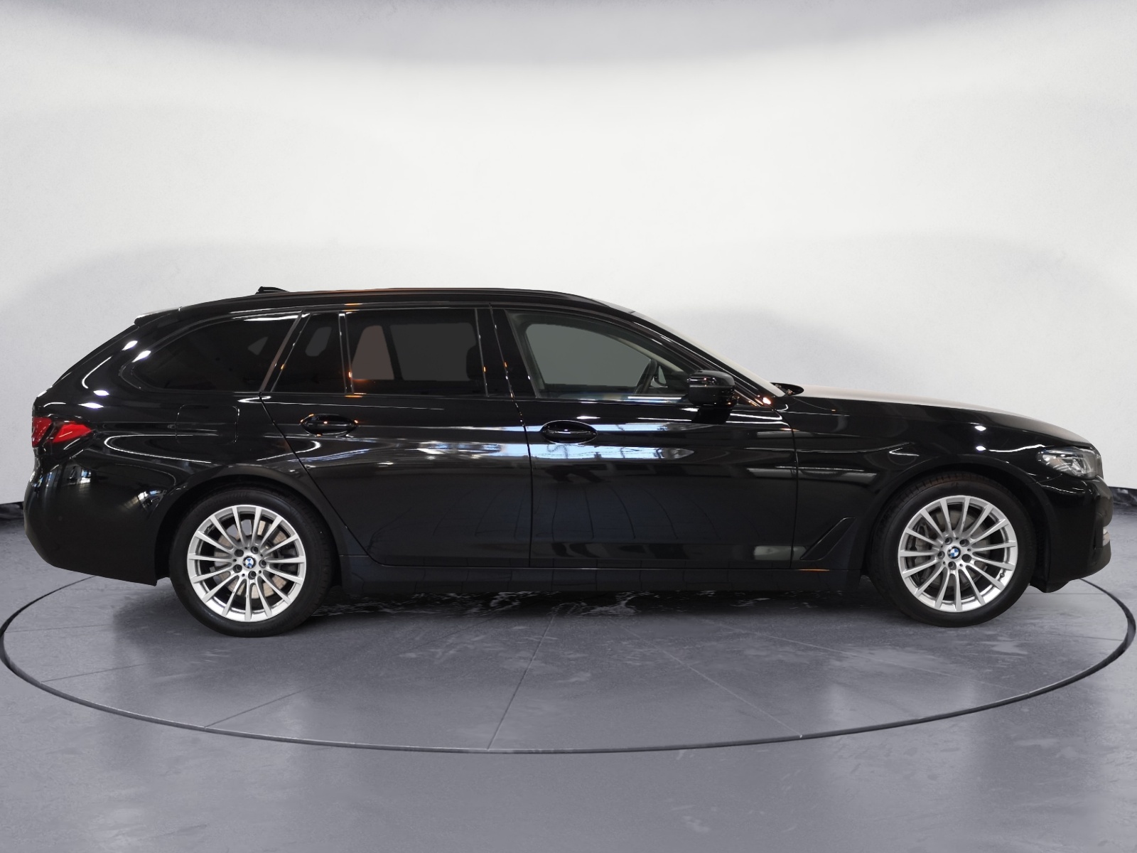 BMW - 540i xDrive Touring
