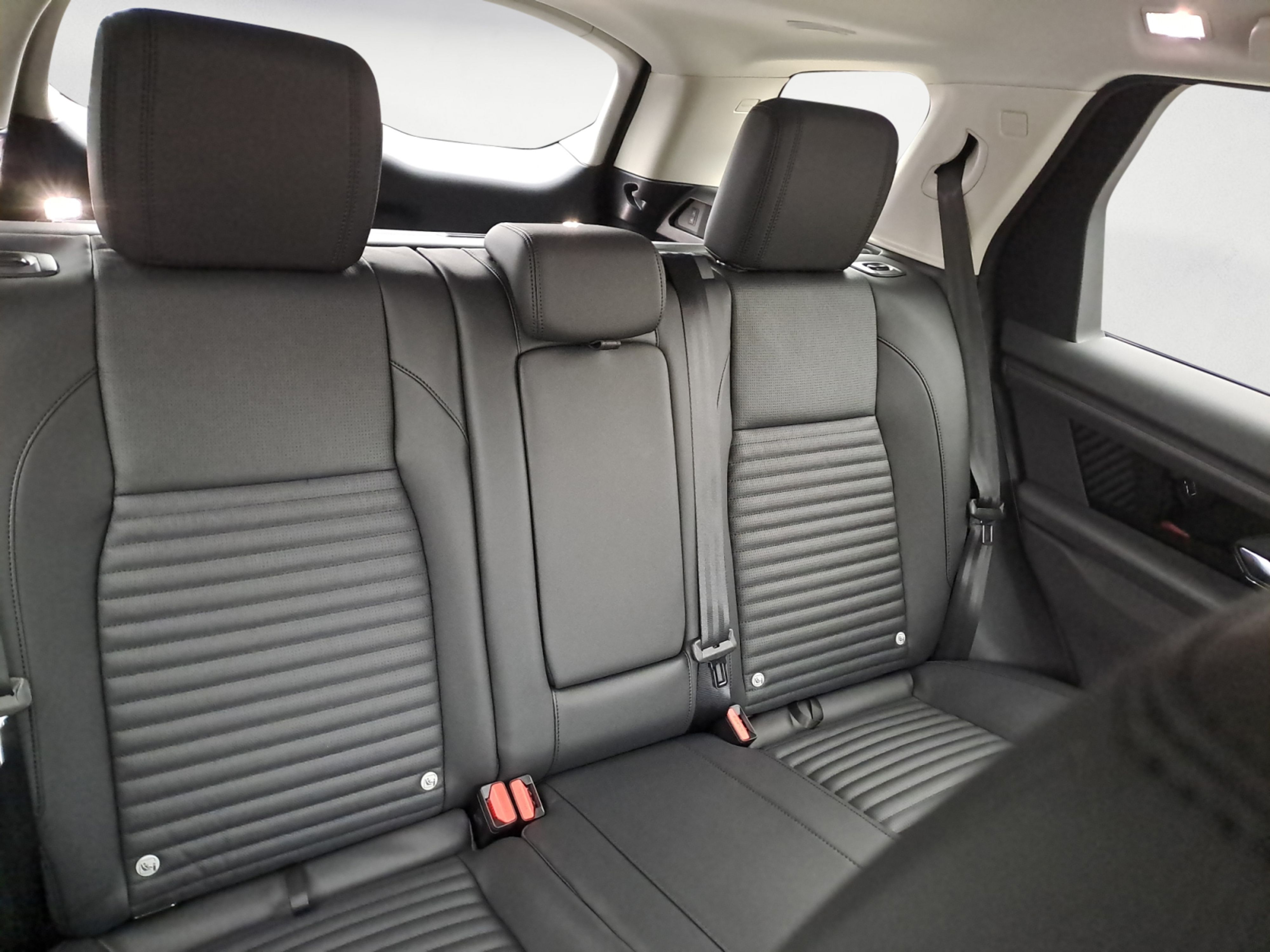 Land Rover - Discovery Sport P270e S