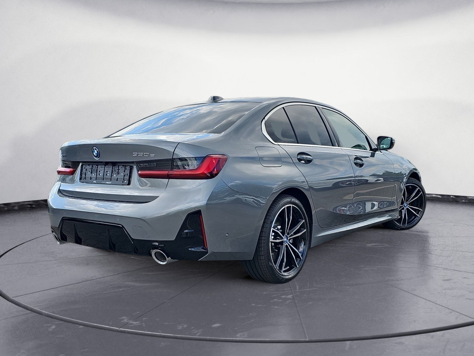 BMW - 330e xDrive Limousine