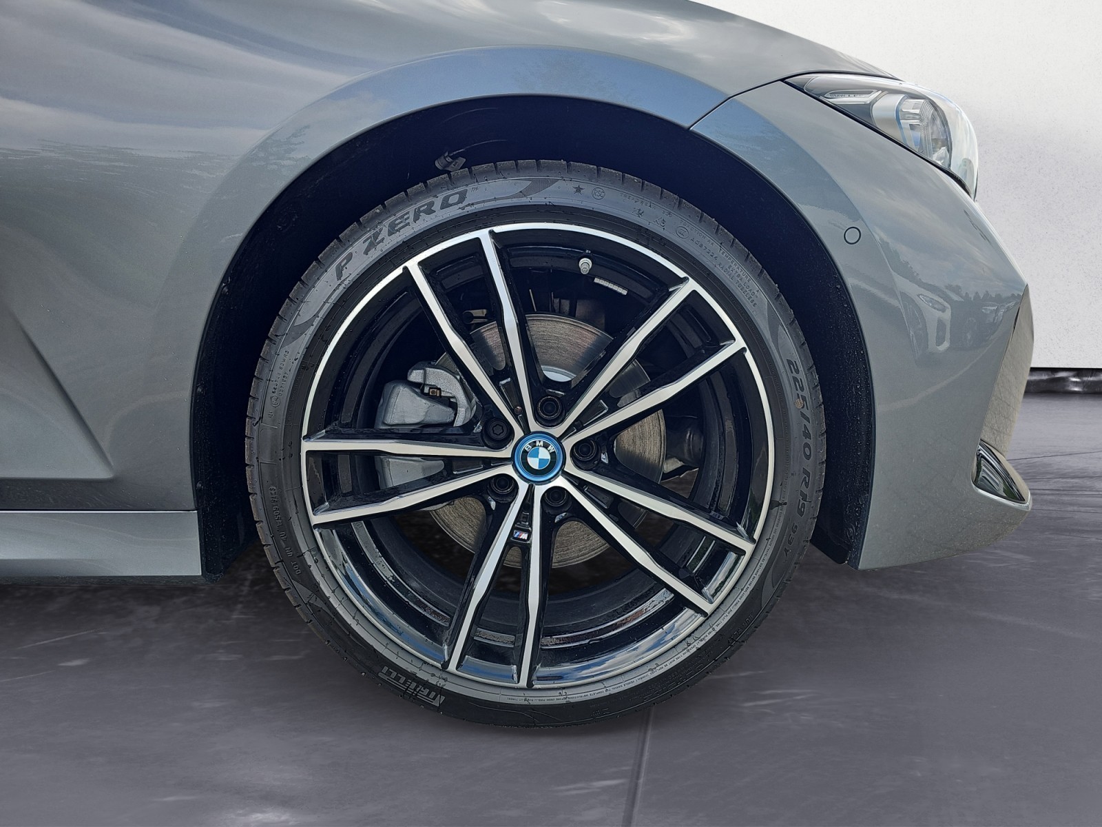 BMW - 330e xDrive Limousine