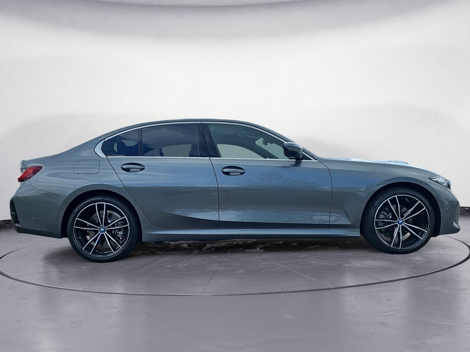 BMW - 330e xDrive Limousine