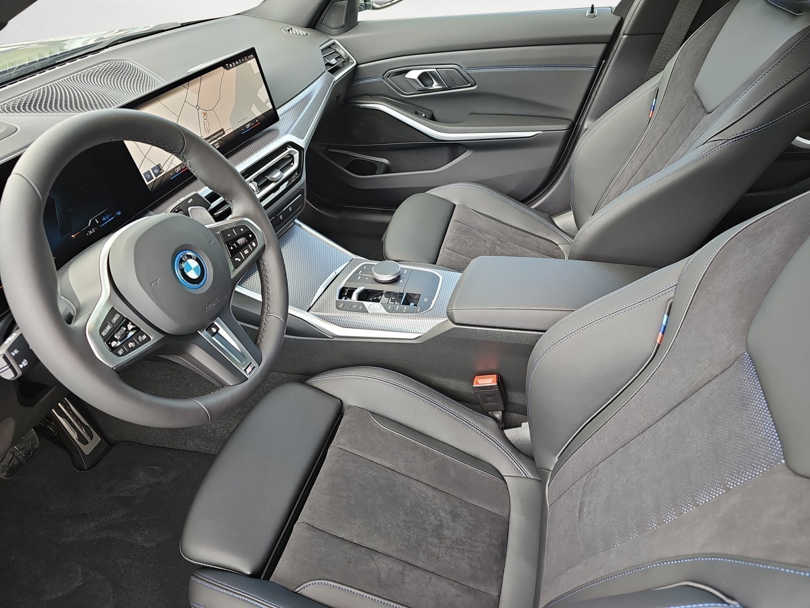 BMW - 330e xDrive Limousine