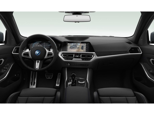 BMW - 330e xDrive Touring