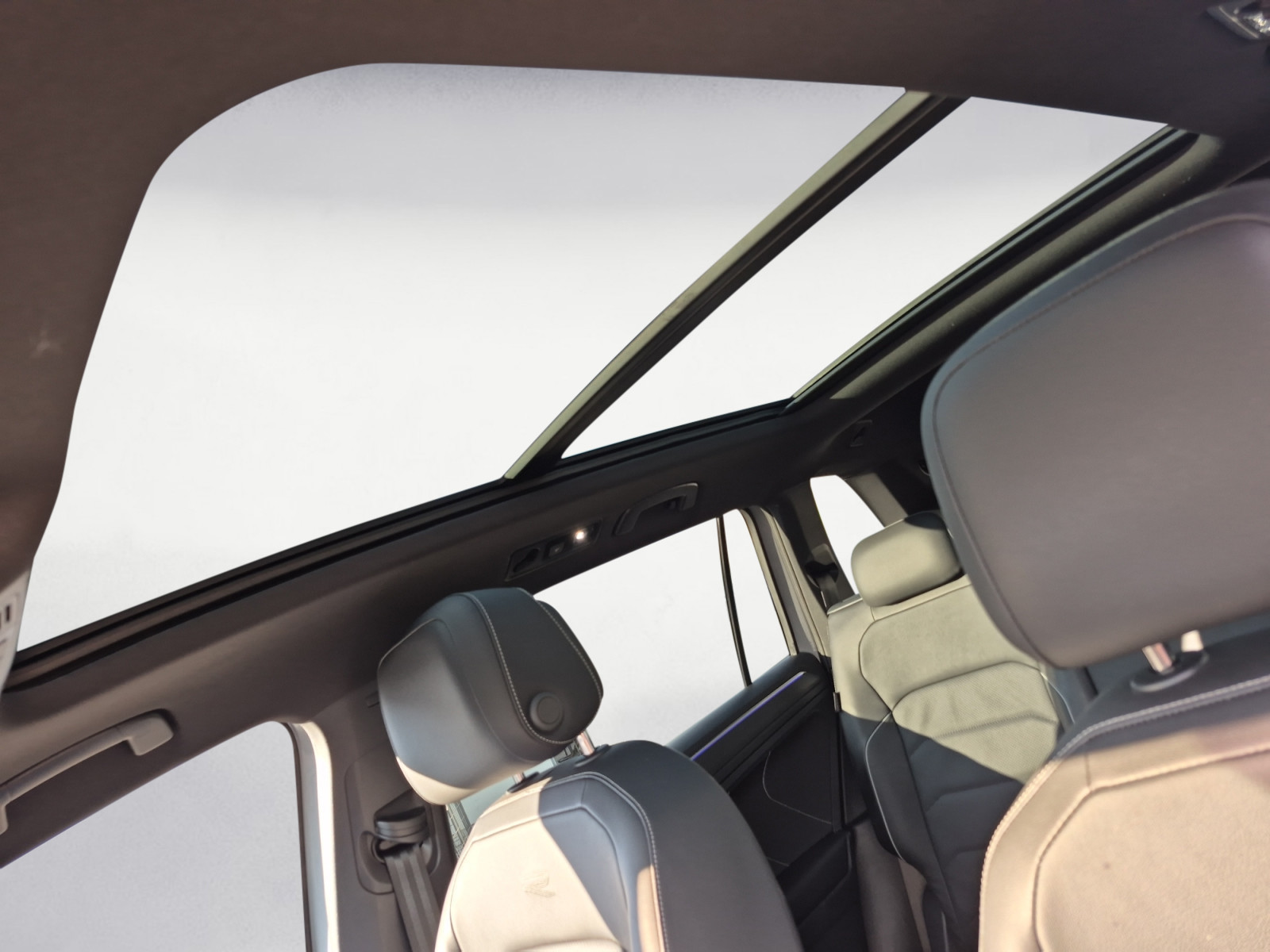 Volkswagen - Tiguan Allspace R-Line 2,0TDI SCR 4M DSG