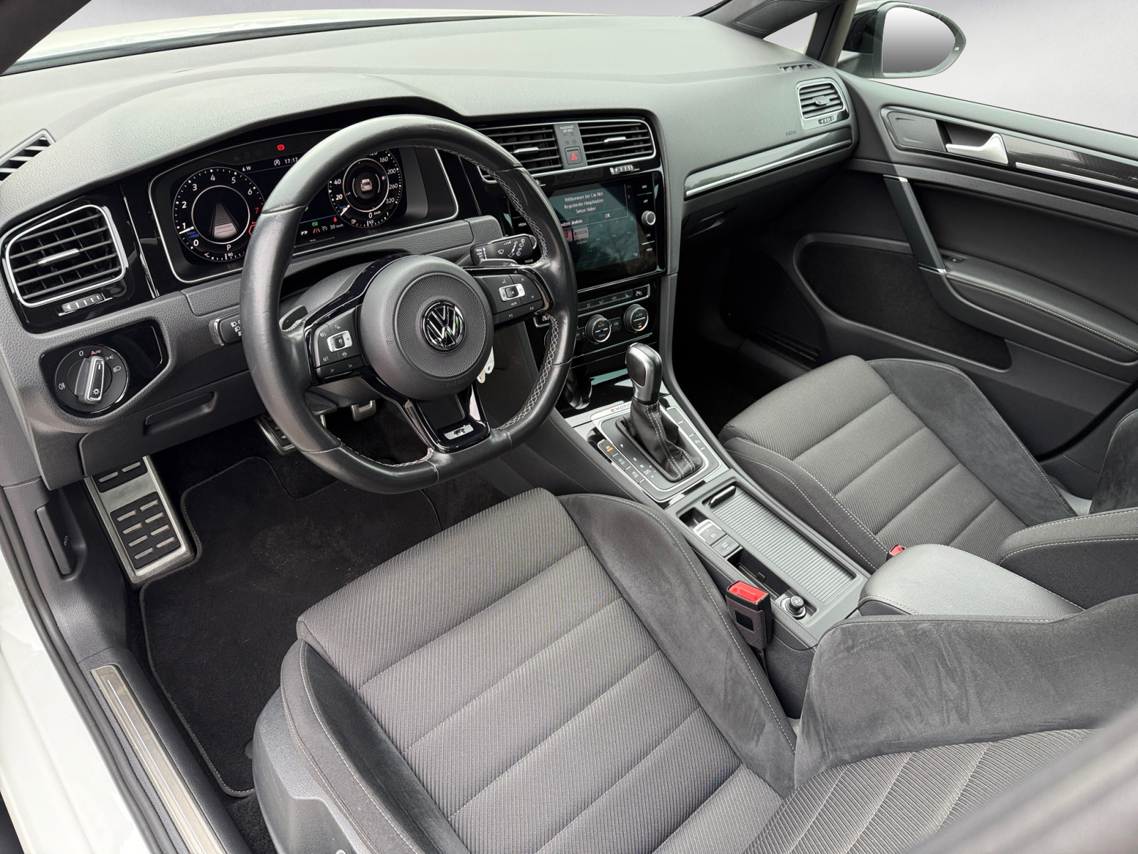 Volkswagen - Golf Variant R 2.0 TSI 4Motion