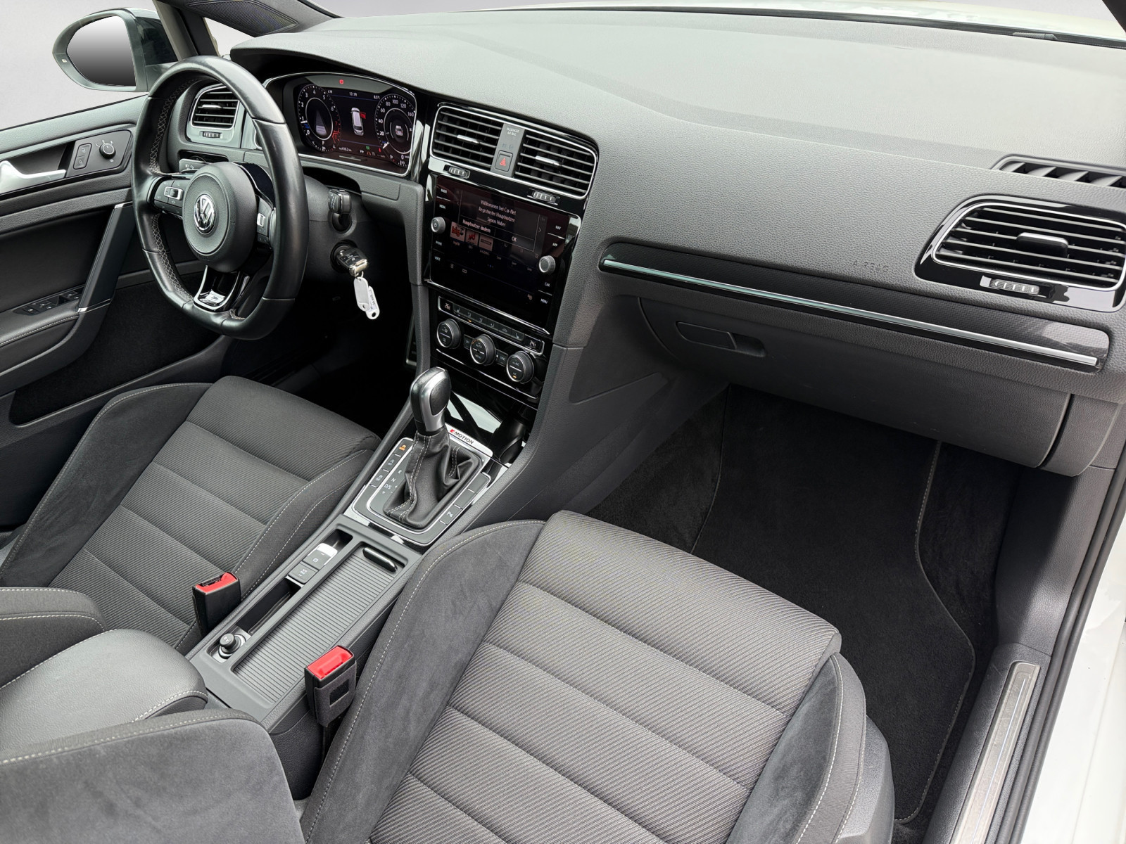 Volkswagen - Golf Variant R 2.0 TSI 4Motion