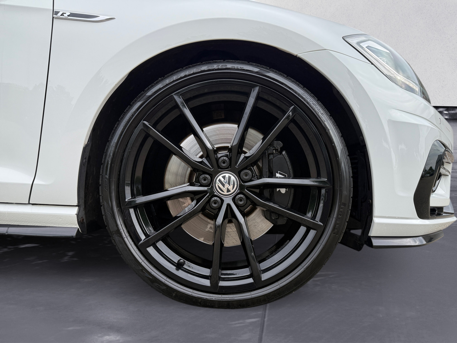 Volkswagen - Golf Variant R 2.0 TSI 4Motion
