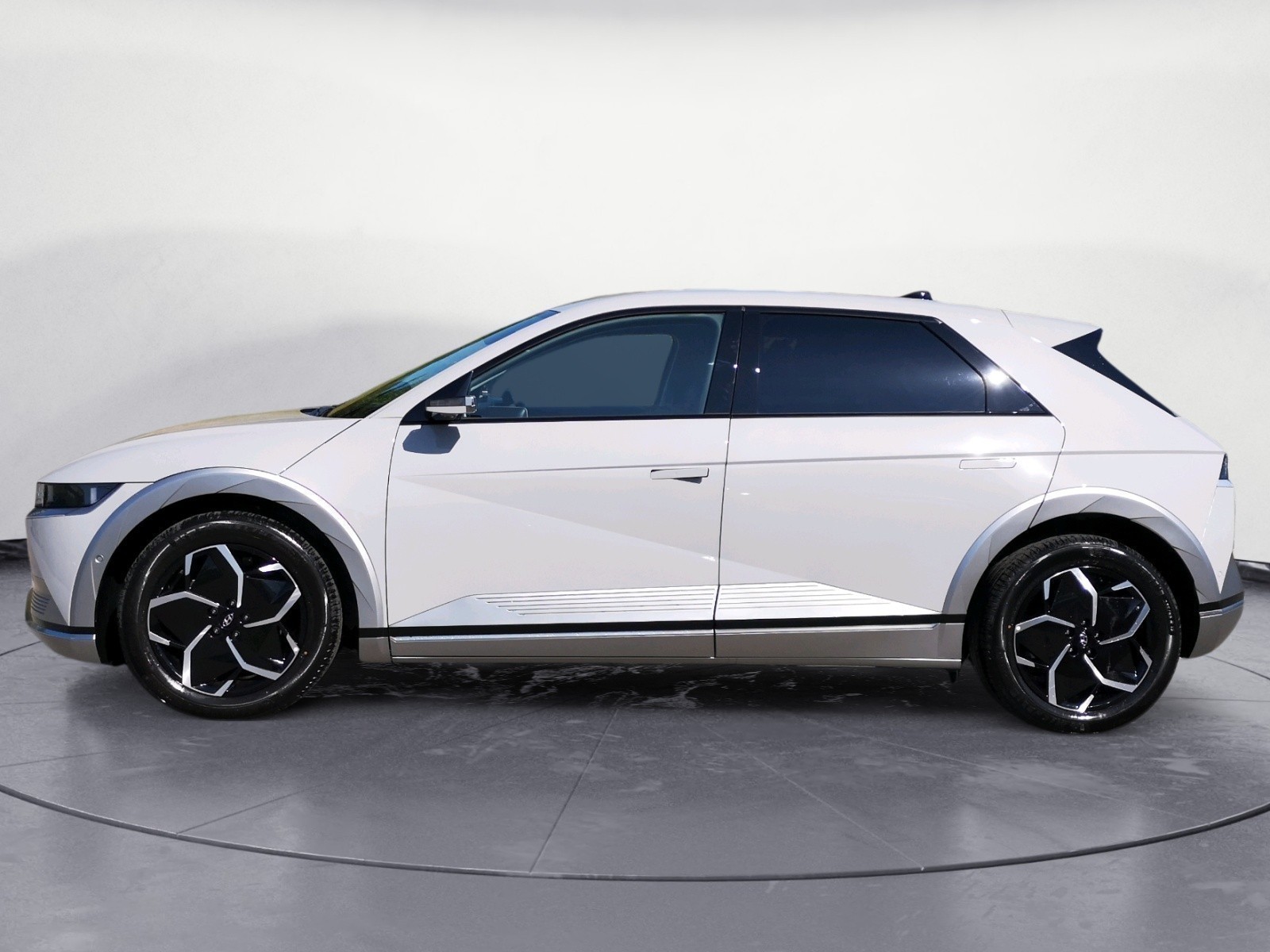 Hyundai - IONIQ 5 UNIQ 4WD POWERLEASING