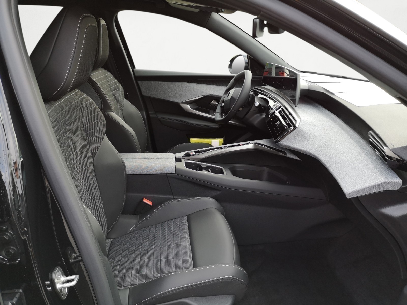 Peugeot - 5008 Allure HYBRID 136 e-DSC6