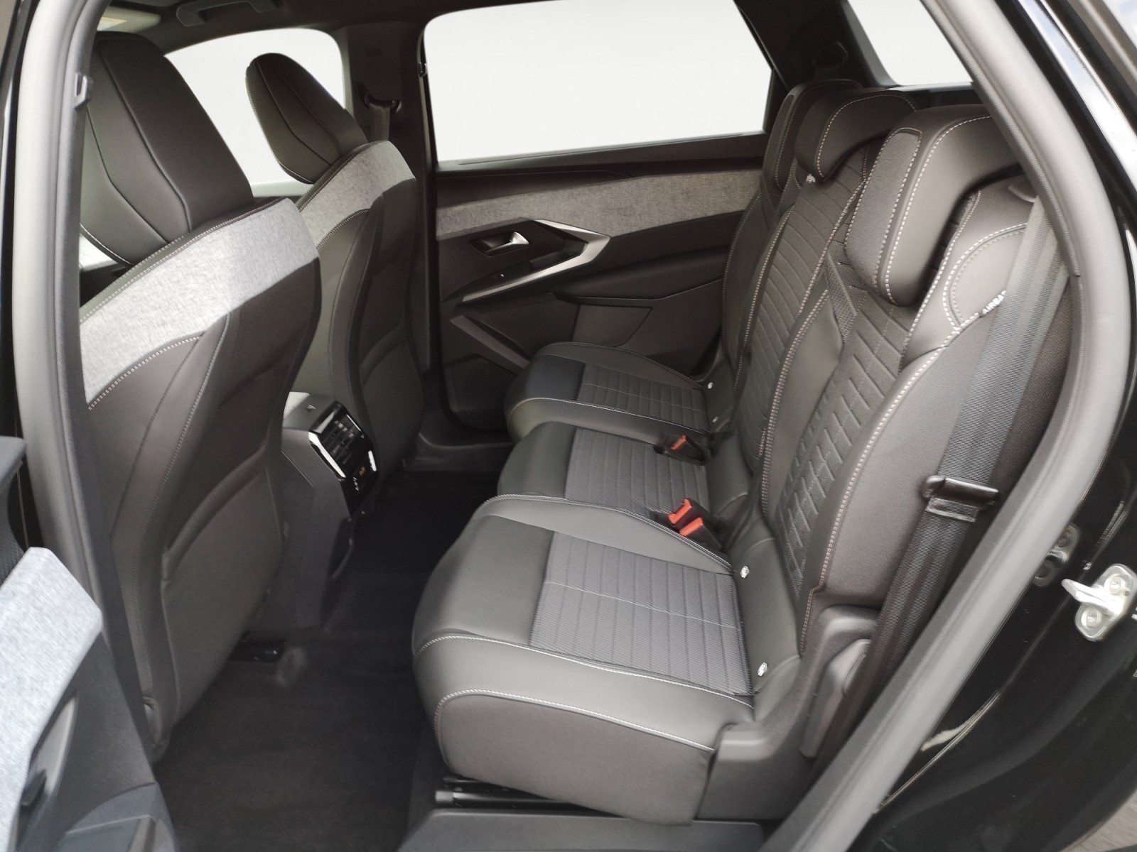 Peugeot - 5008 Allure HYBRID 136 e-DSC6