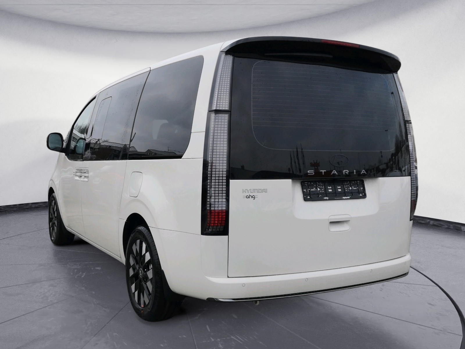 Hyundai - STARIA 7-Sitzer HEV Signature