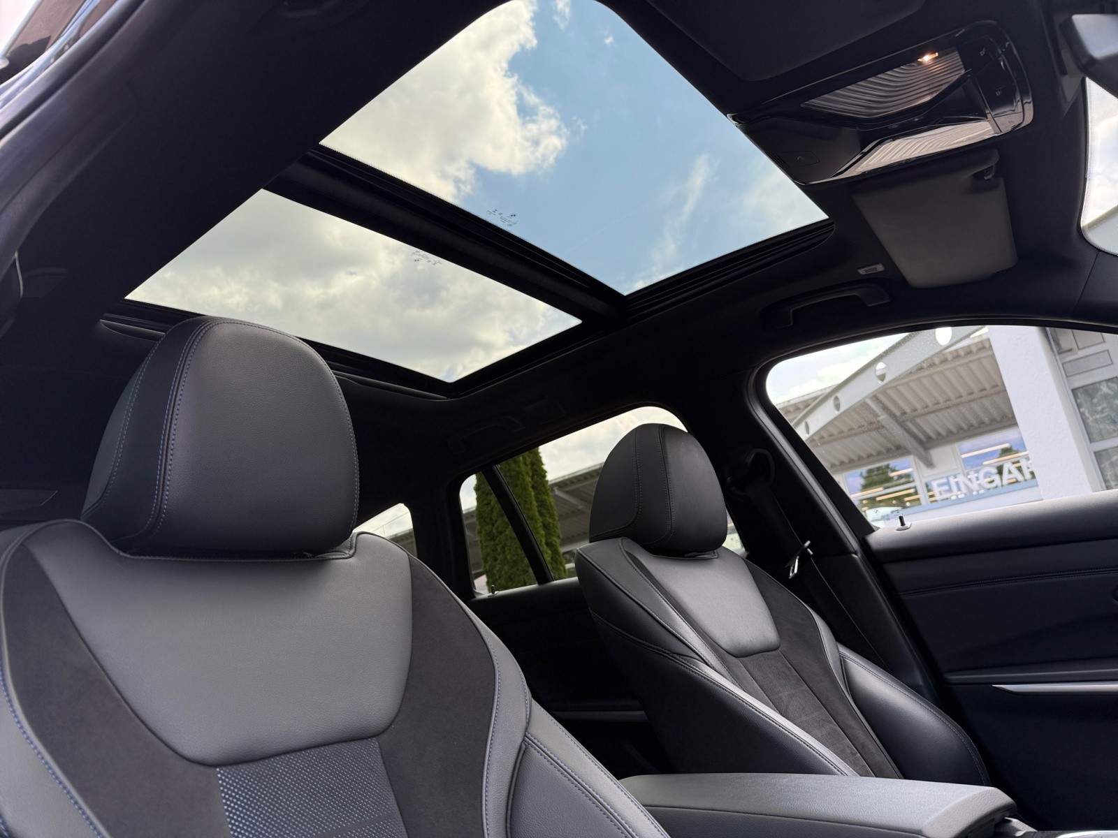 BMW - 330i xDrive Touring M Sport