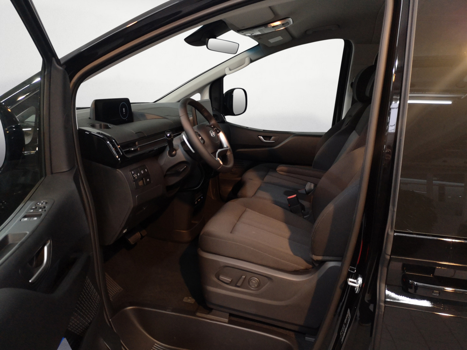 Hyundai - Staria 1.6 Hybrid Trend 9 Sitzer