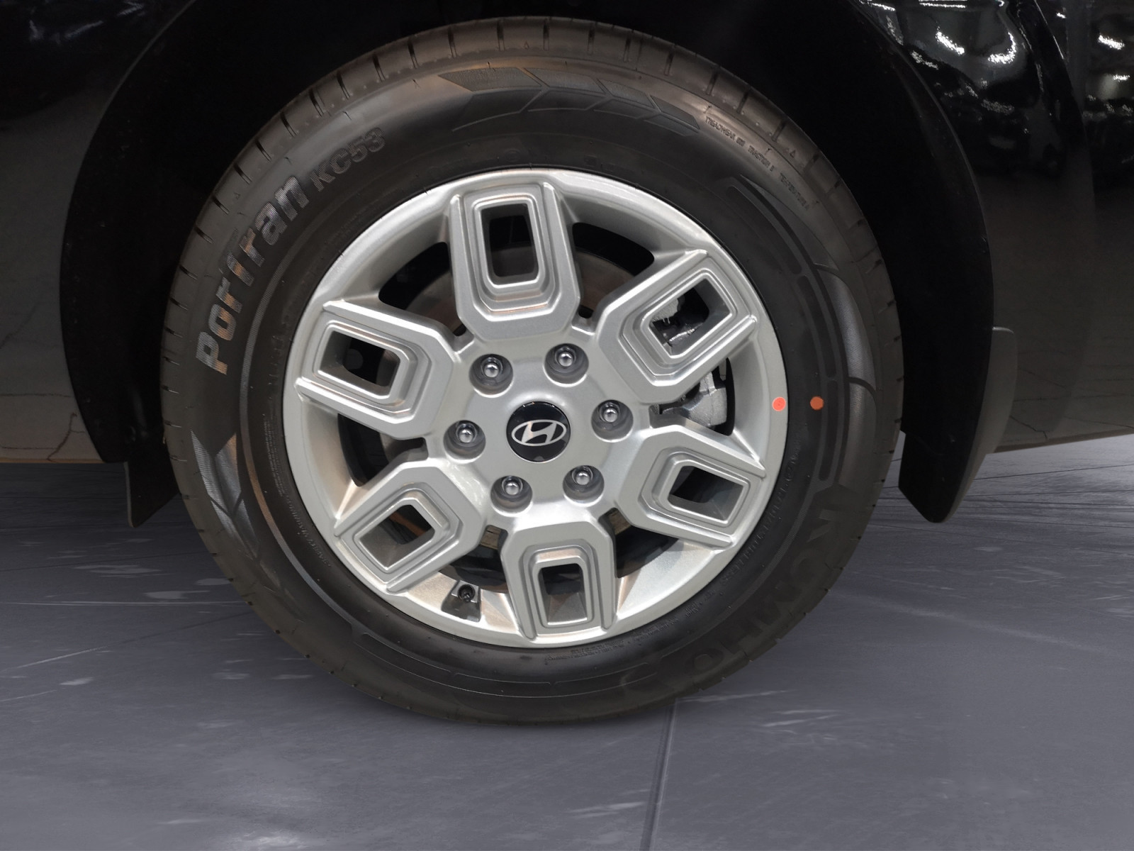 Hyundai - Staria 1.6 Hybrid Trend 9 Sitzer
