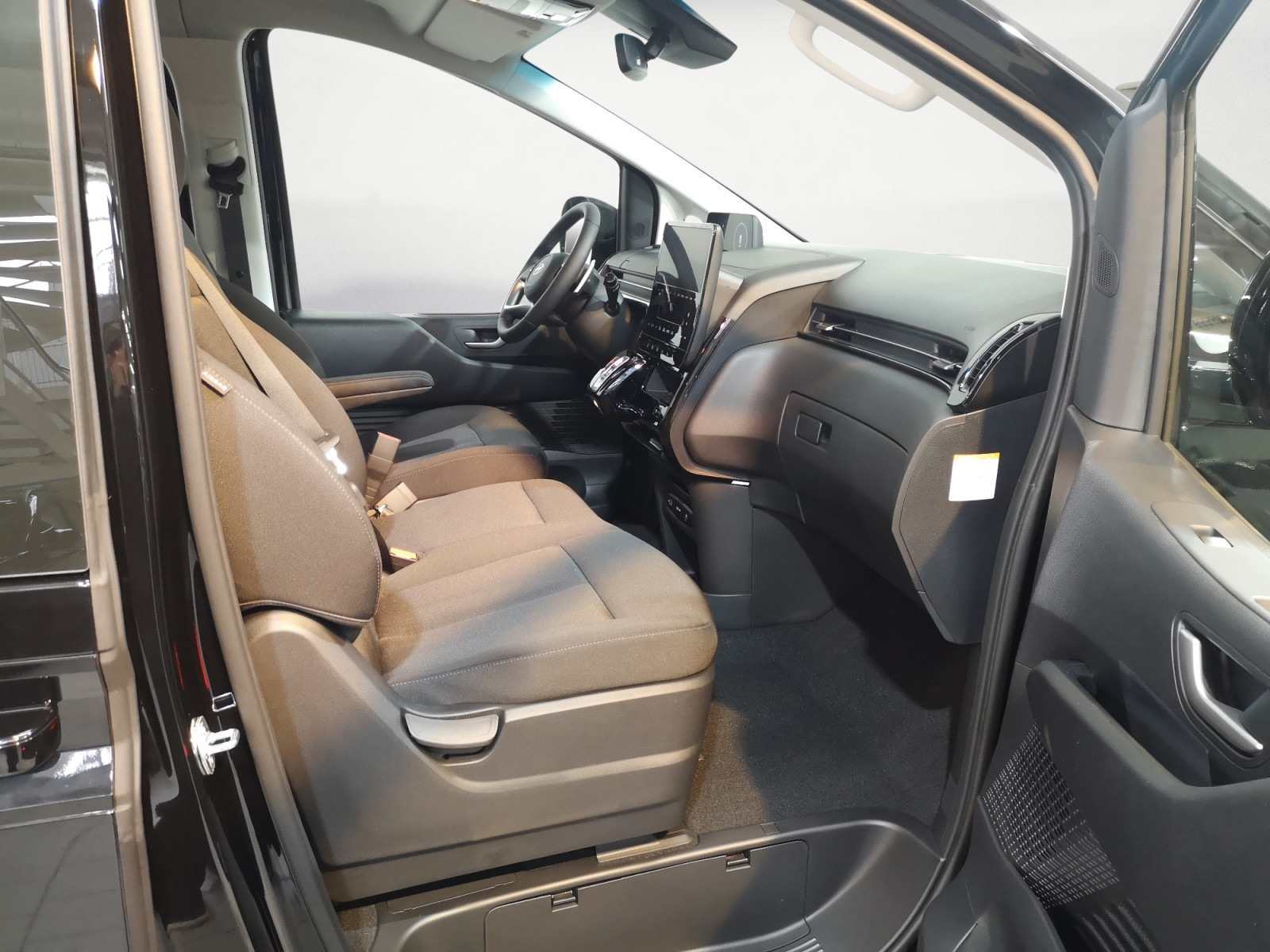 Hyundai - Staria 1.6 Hybrid Trend 9 Sitzer