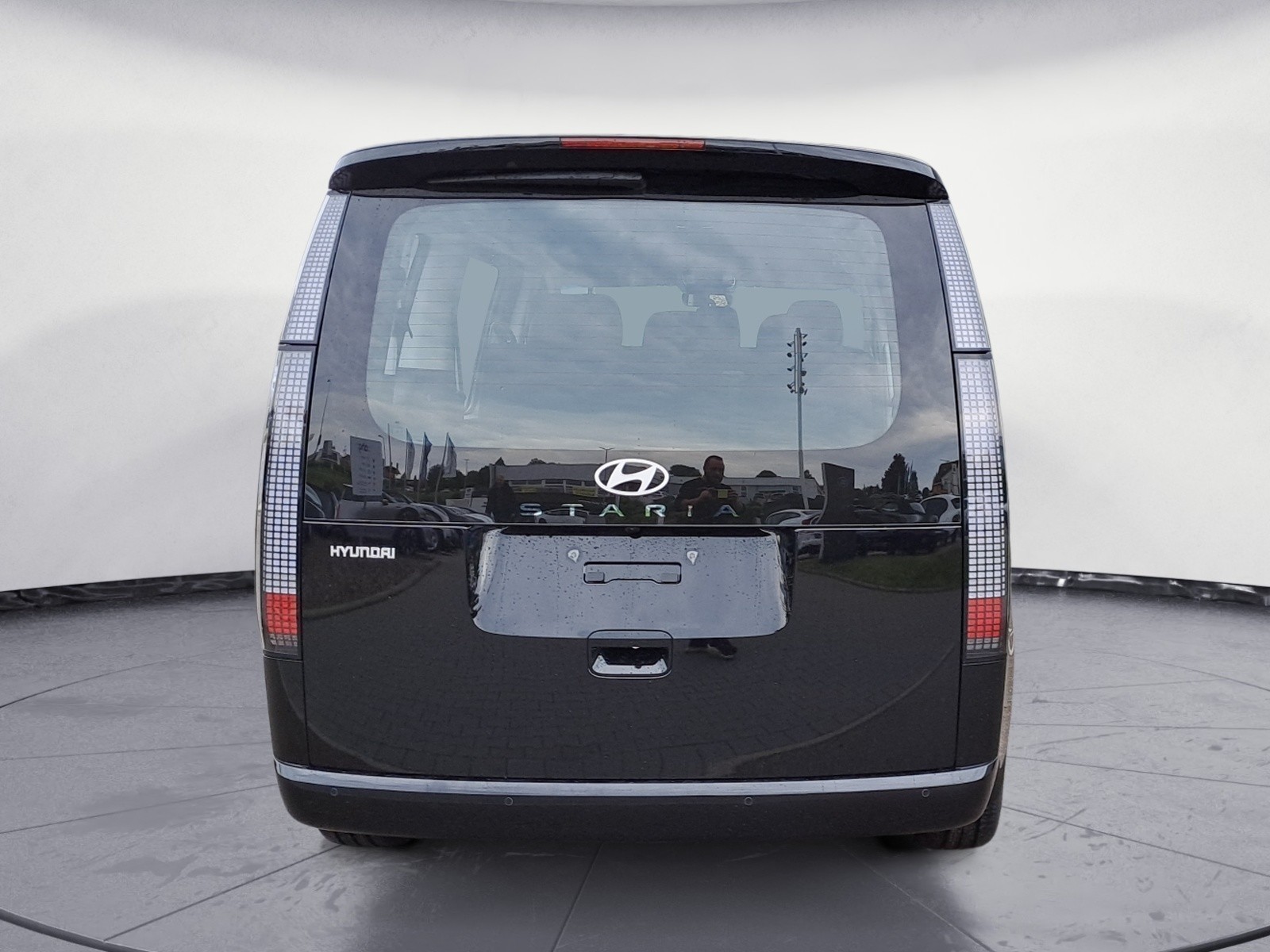 Hyundai - STARIA HYBRID HEV 9 SITZER