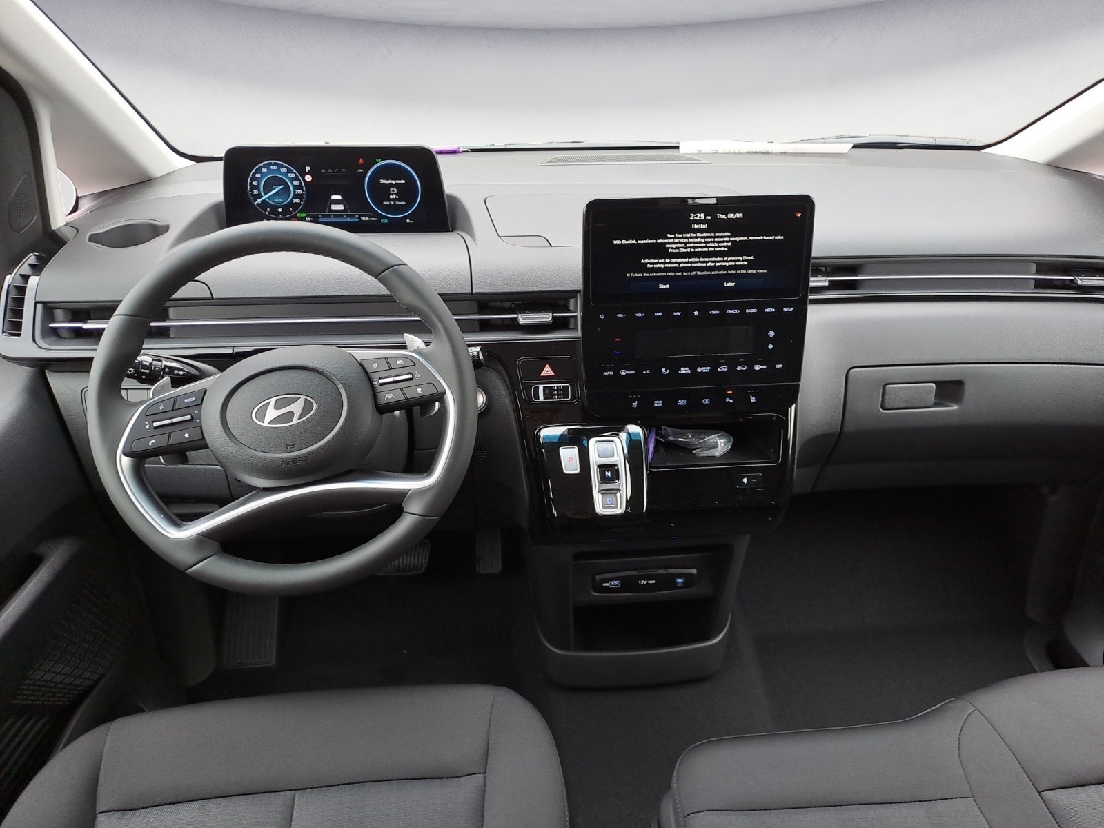 Hyundai - STARIA HYBRID HEV 9 SITZER