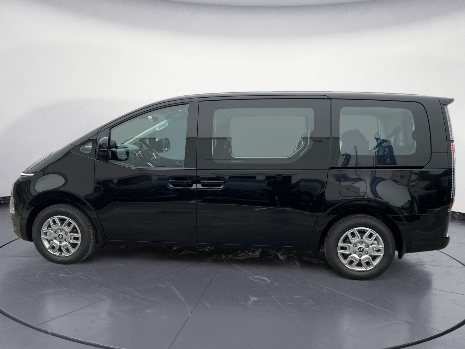 Hyundai - Staria HEV Hybrid 9-Sitzer