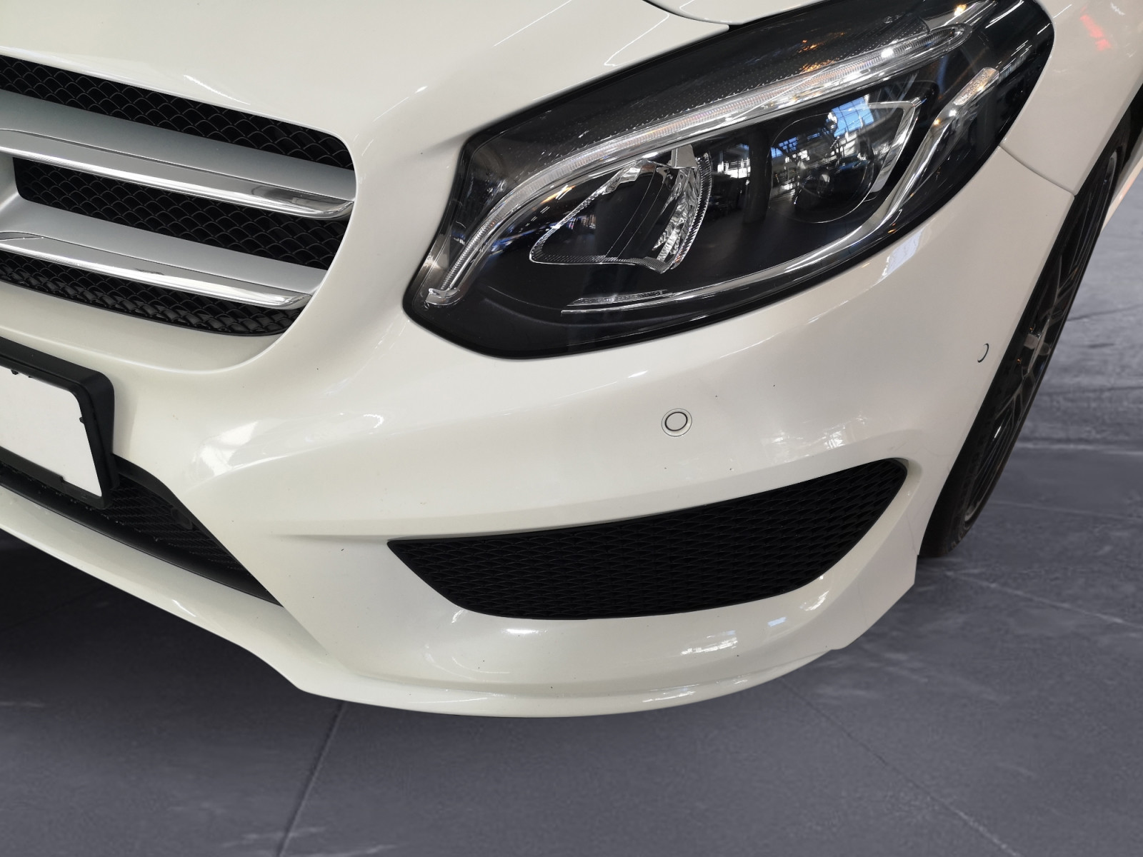 Mercedes-Benz - B 220
