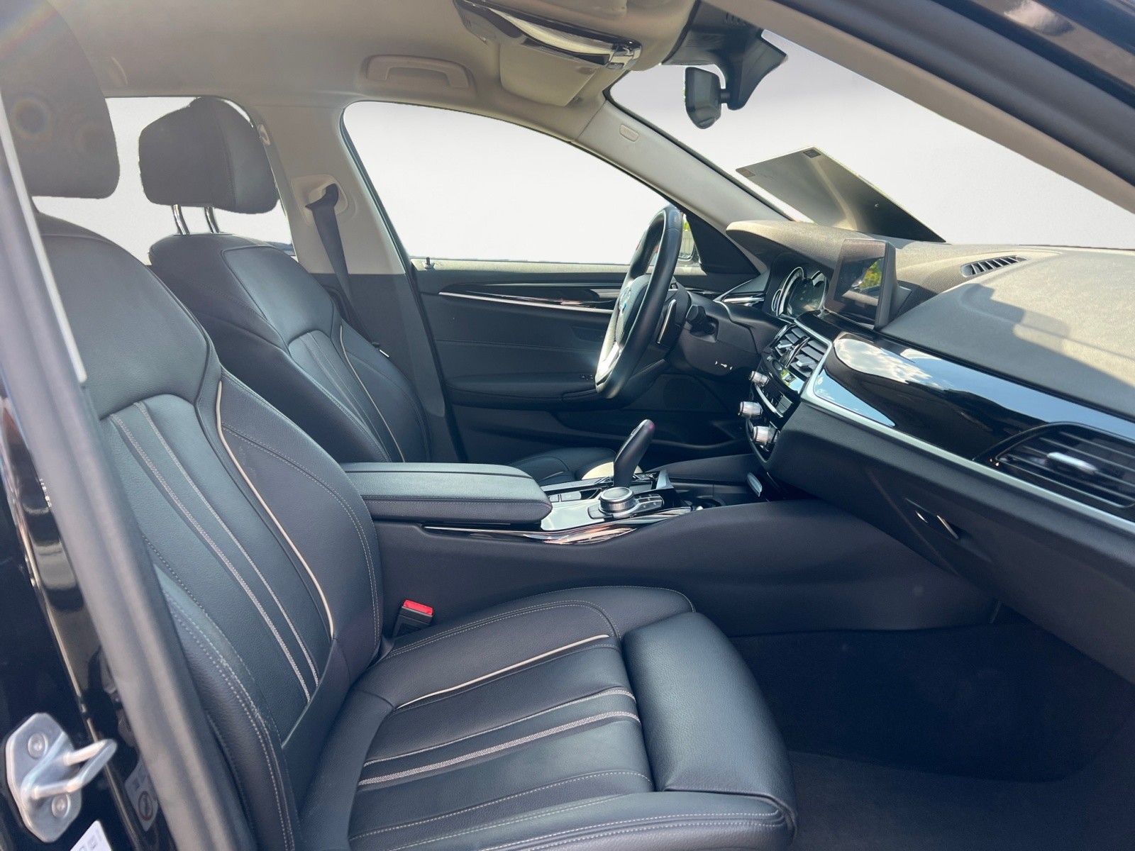 BMW - 530i xDrive Touring Sport Line